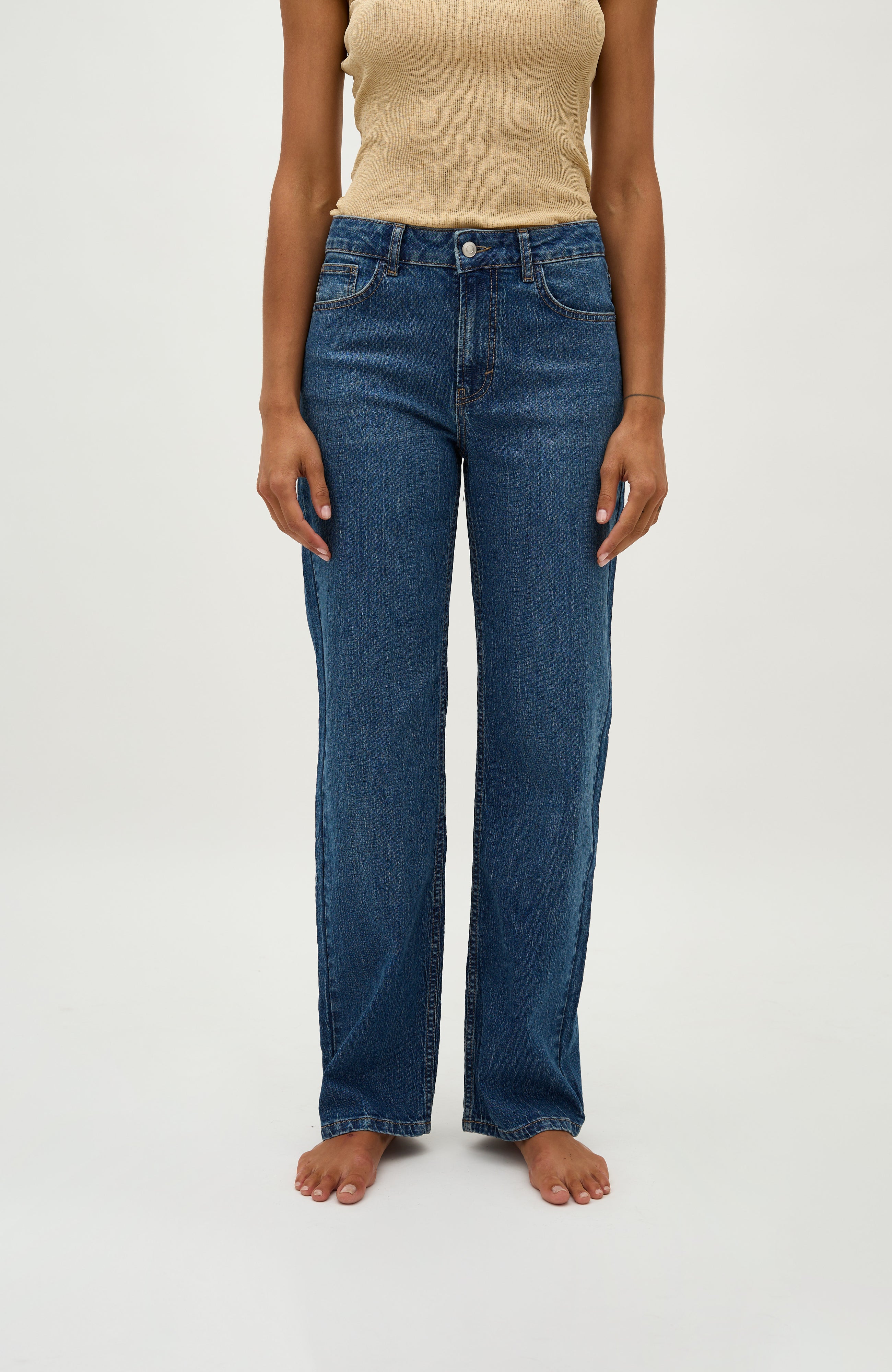 Tamilla-G_Vintage light blue_Model_1