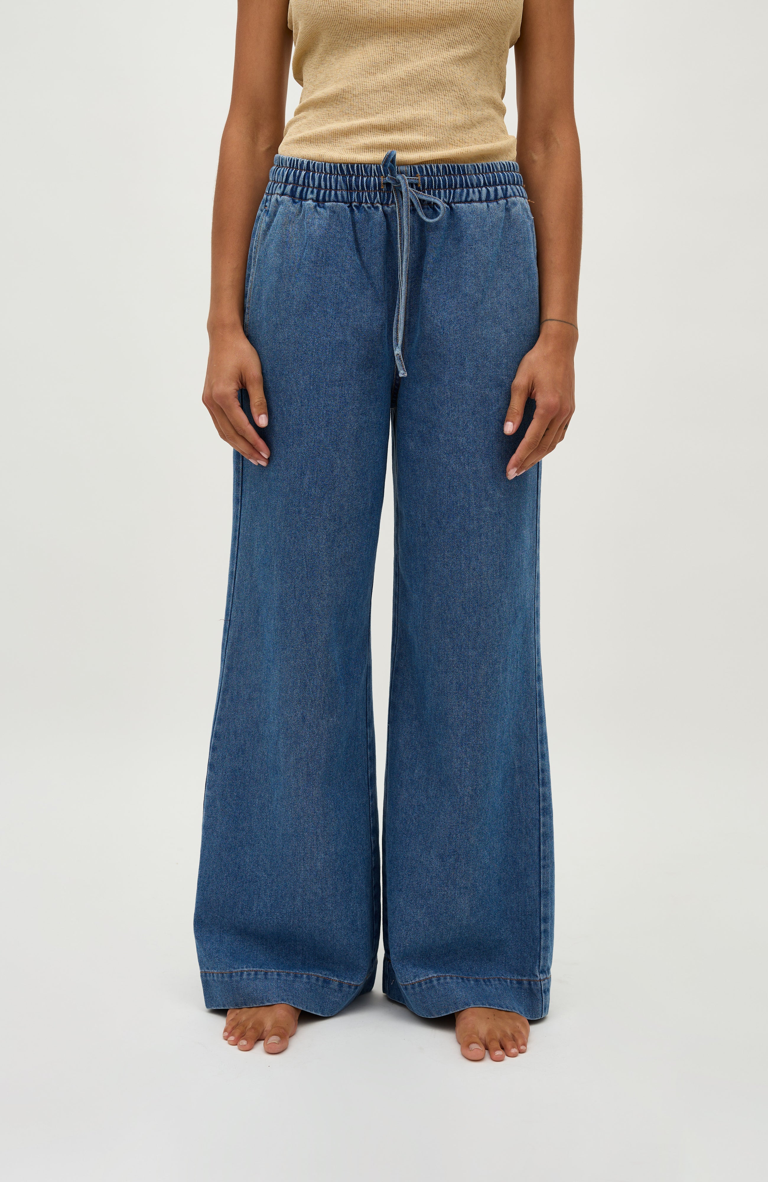 Casanea-G_Mid vintage blue_Model_6