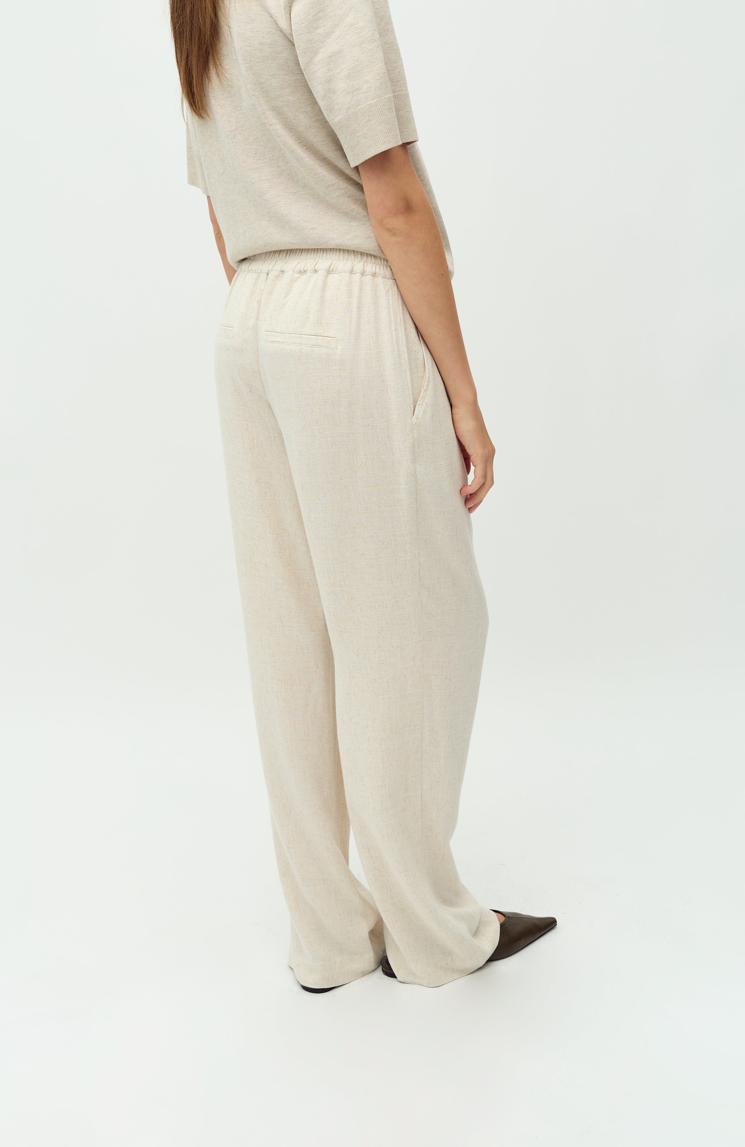 Emmett-M_Natural Beige_Model_2