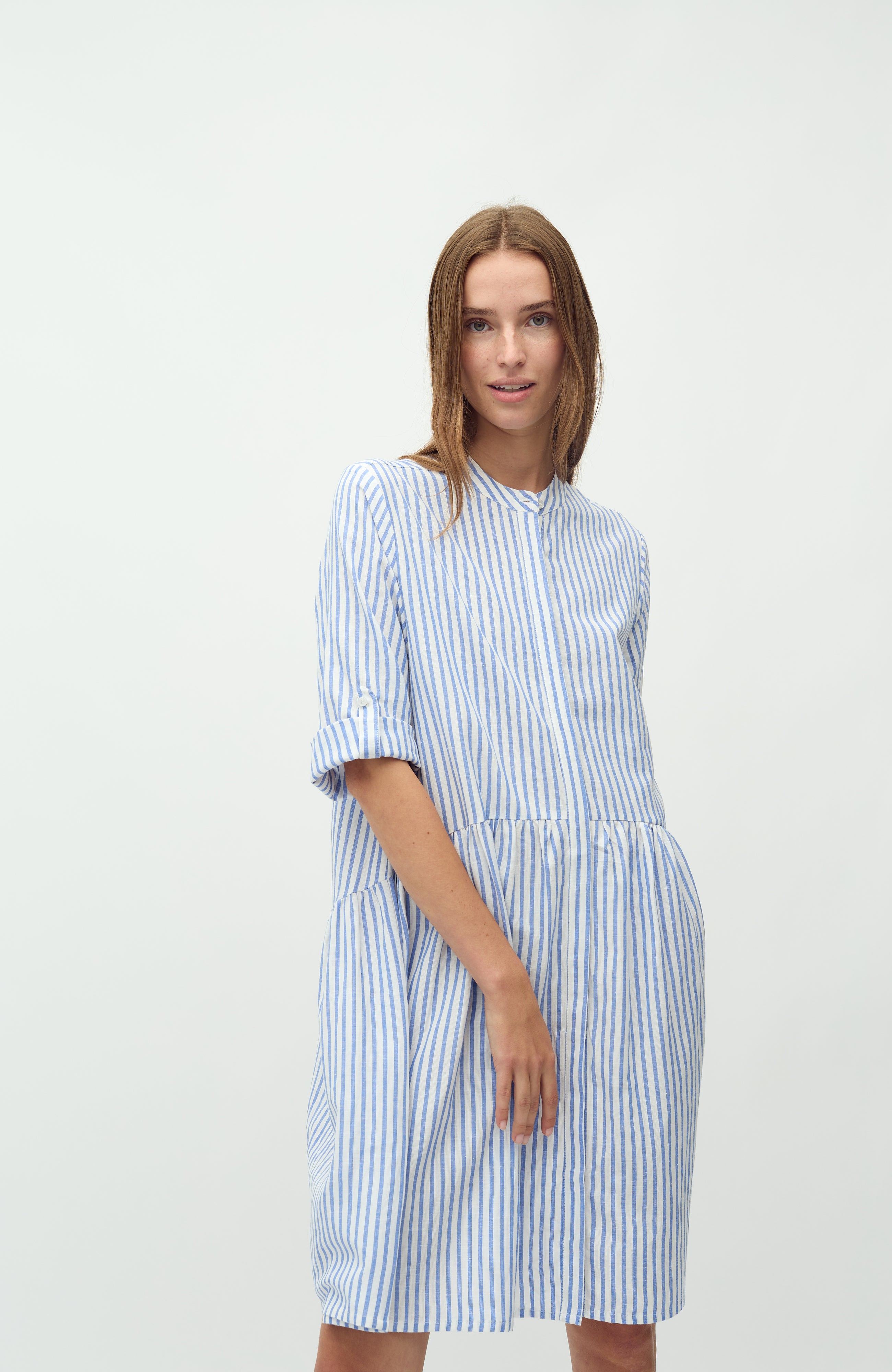 Albana_Ultramarine stripe_Model_2
