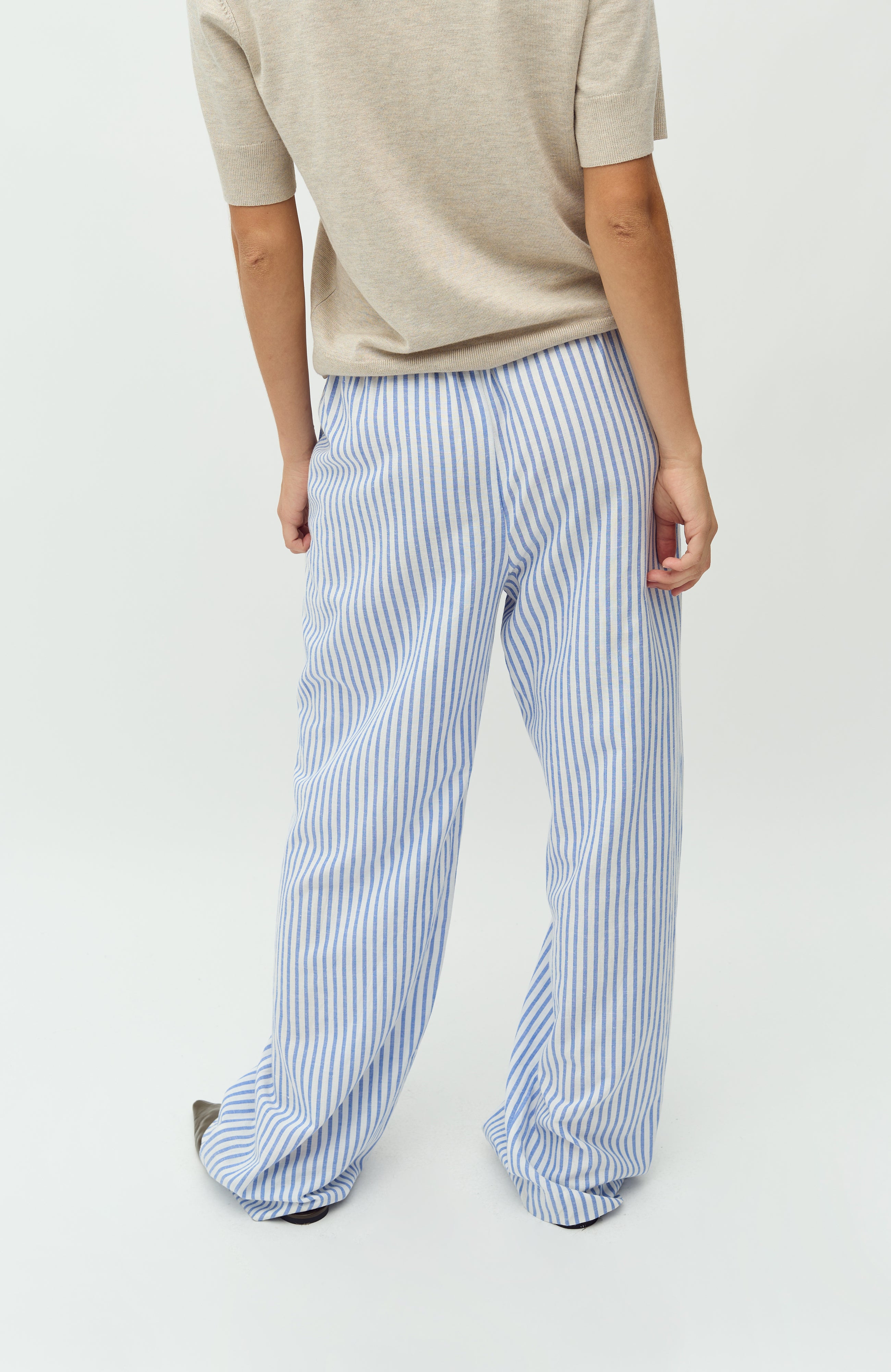 Grasielle-M_Ultramarine stripe_Model_2