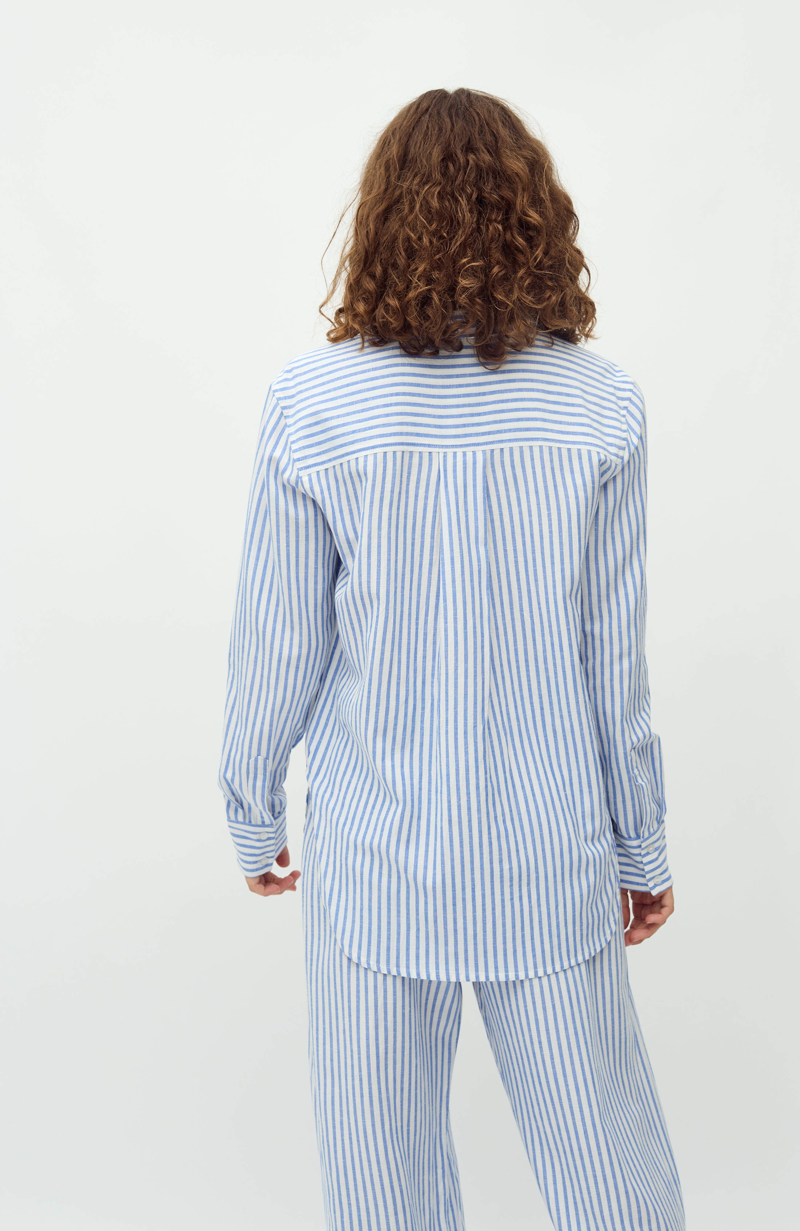 Dalinna-M_Ultramarine stripe_Model_2