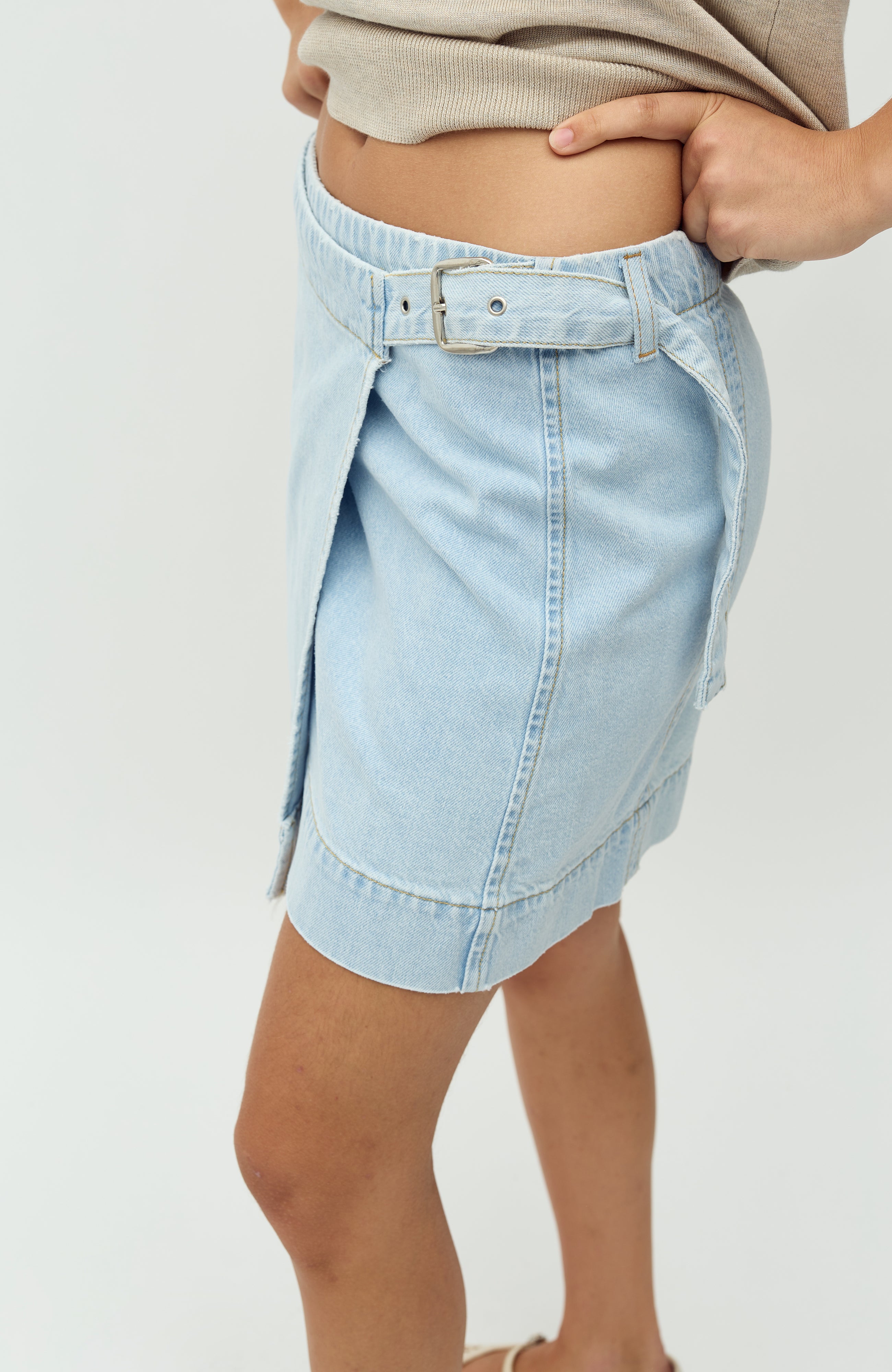 Kalinca-M_Lighter Blue Wash_Model_3