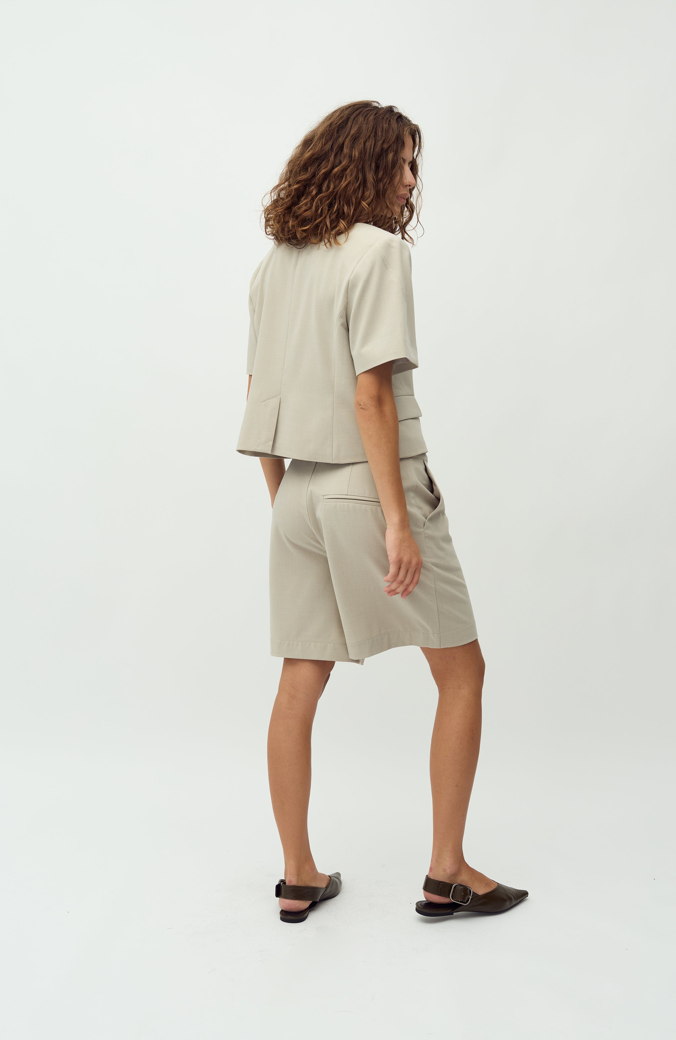 Guri-M_Light Twig_Model_1