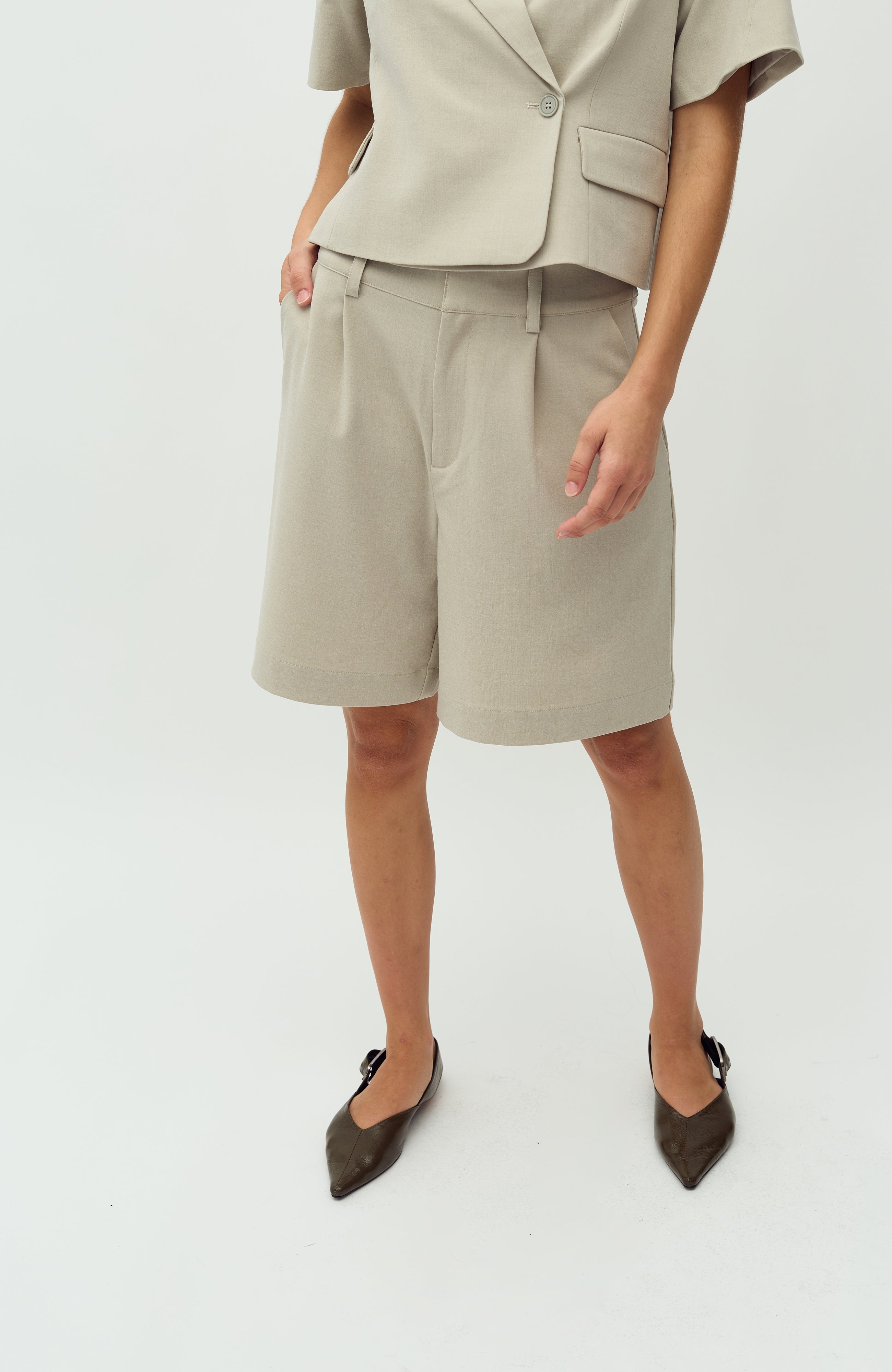 Guri-M_Light Twig_Model_2