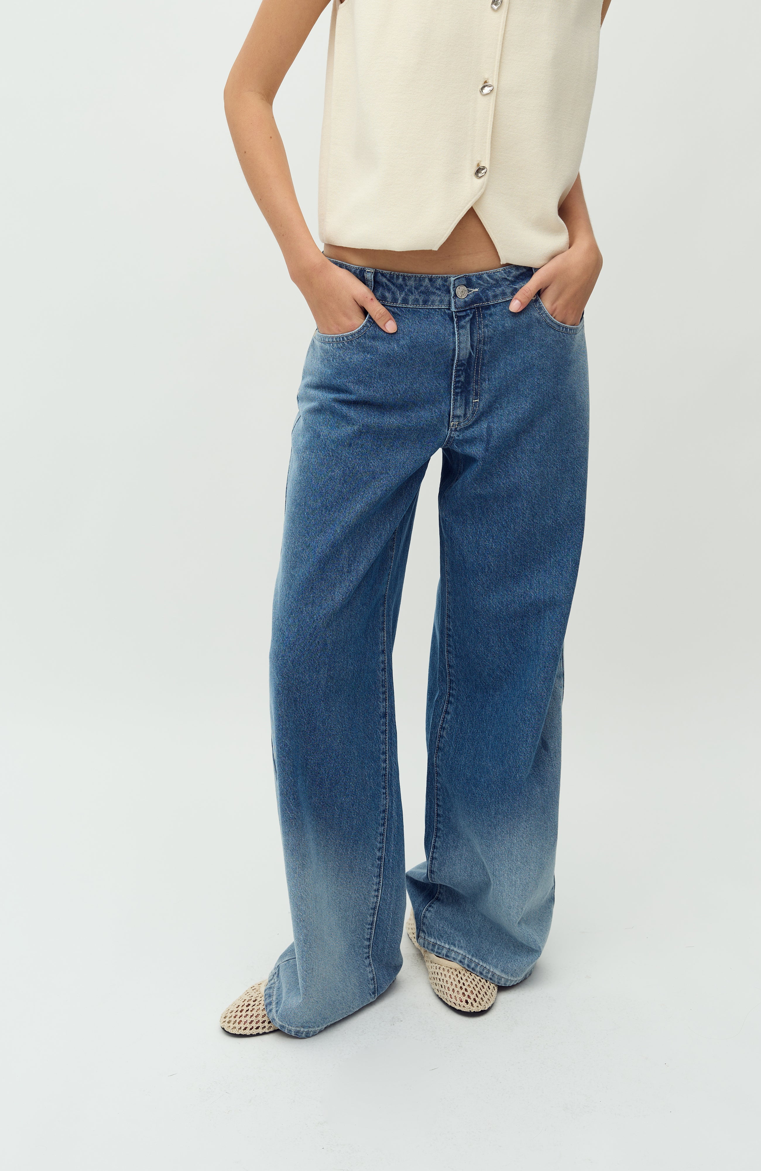 Pyras-M_Fading Denim Wash_Model_2