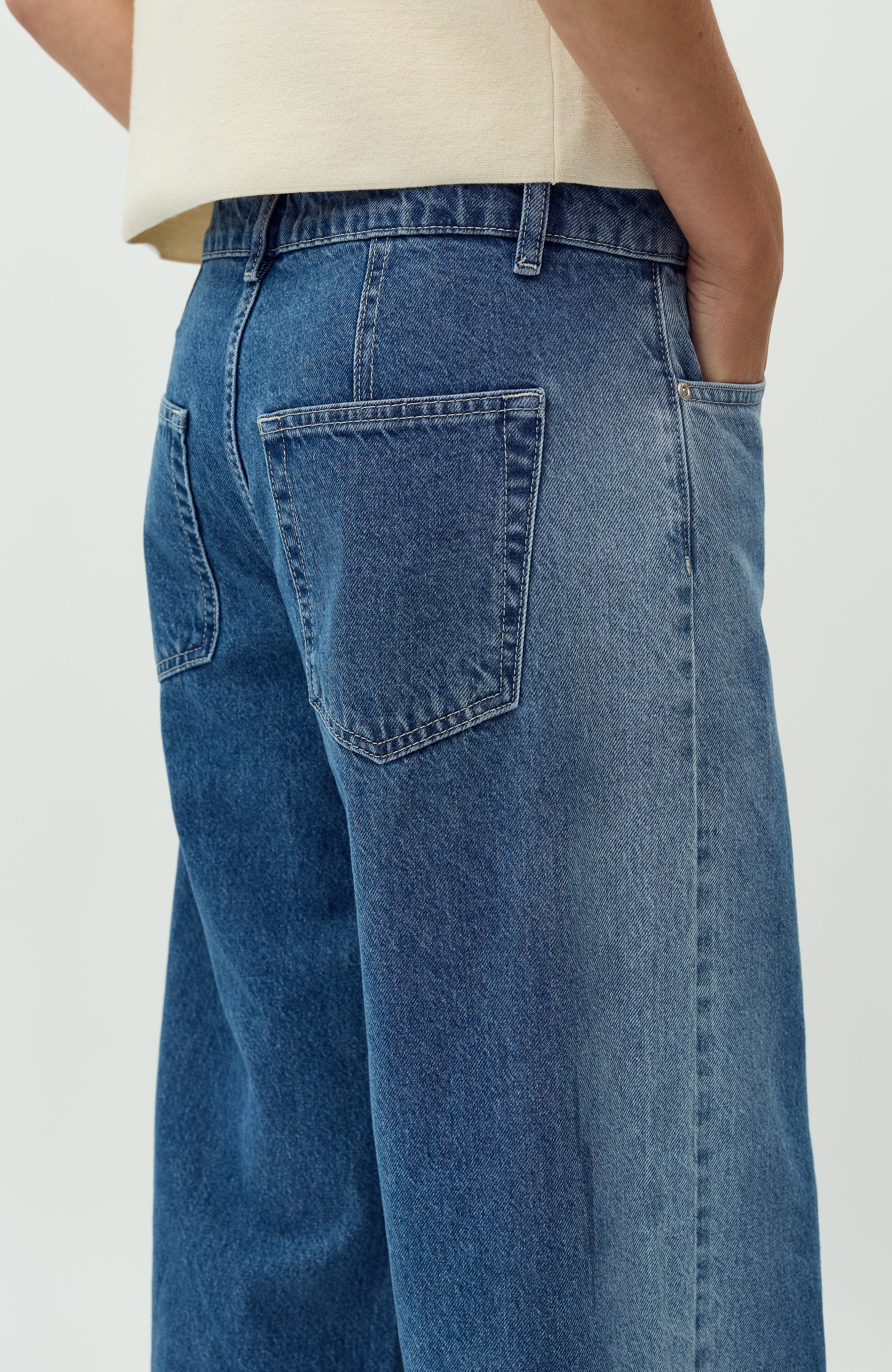 Pyras-M_Fading Denim Wash_Model_3