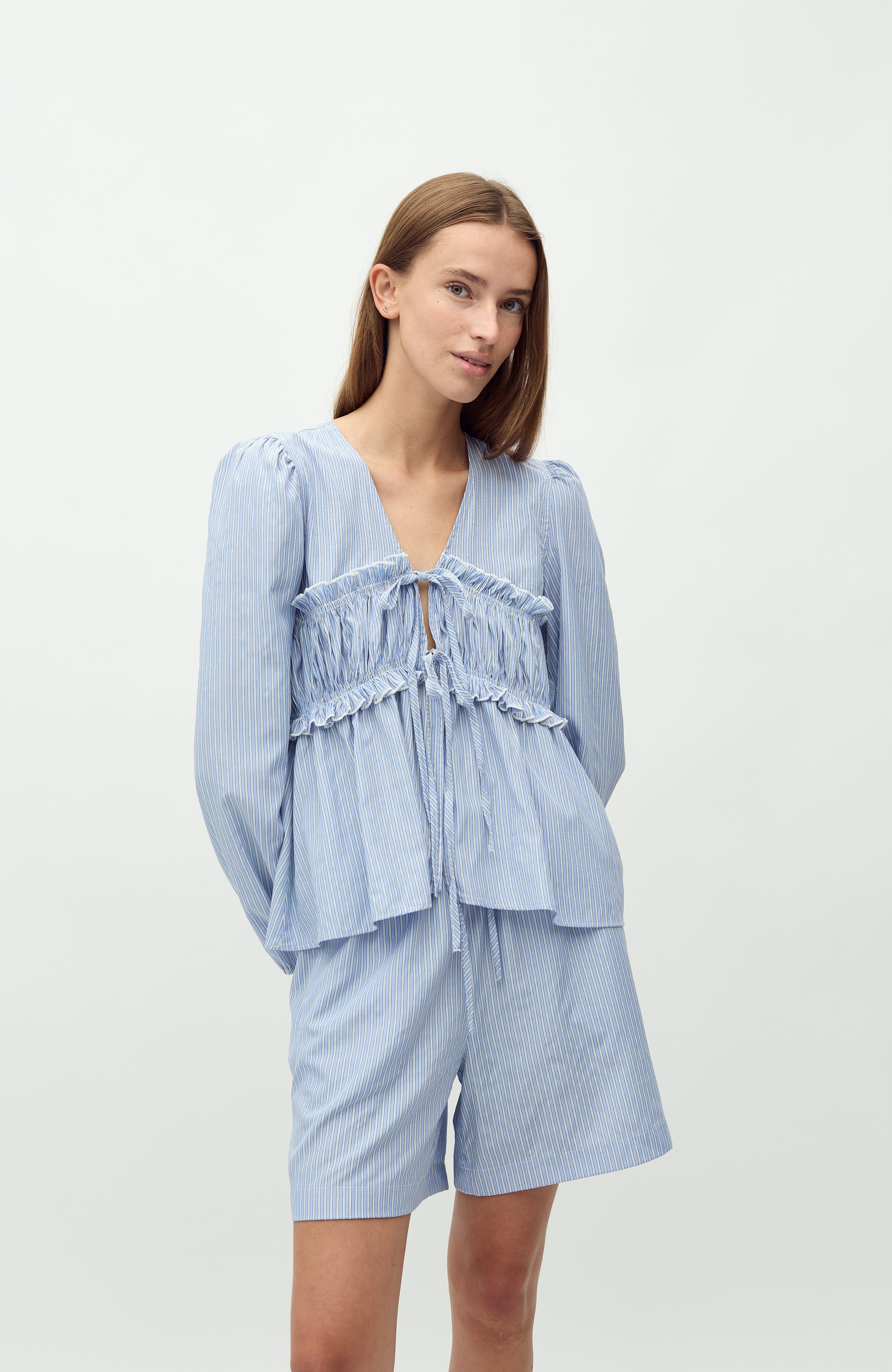 Pipa-M_Blue Zinnia Stripe_Model_2