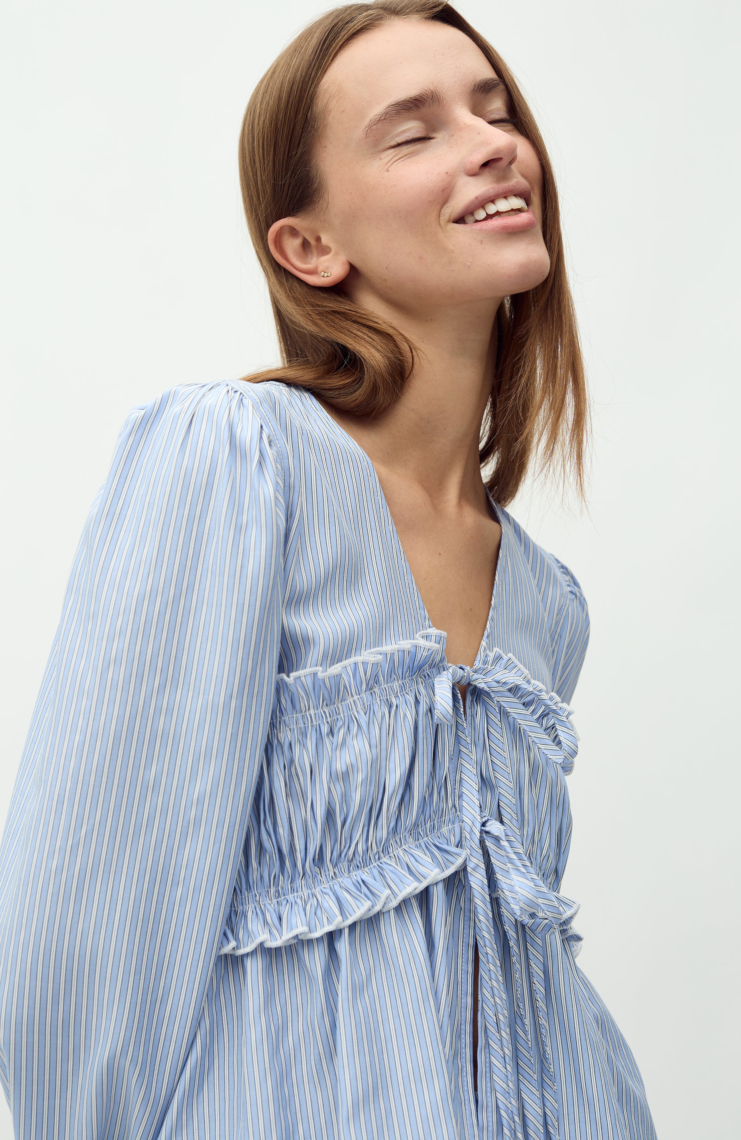 Pipa-M_Blue Zinnia Stripe_Model_3