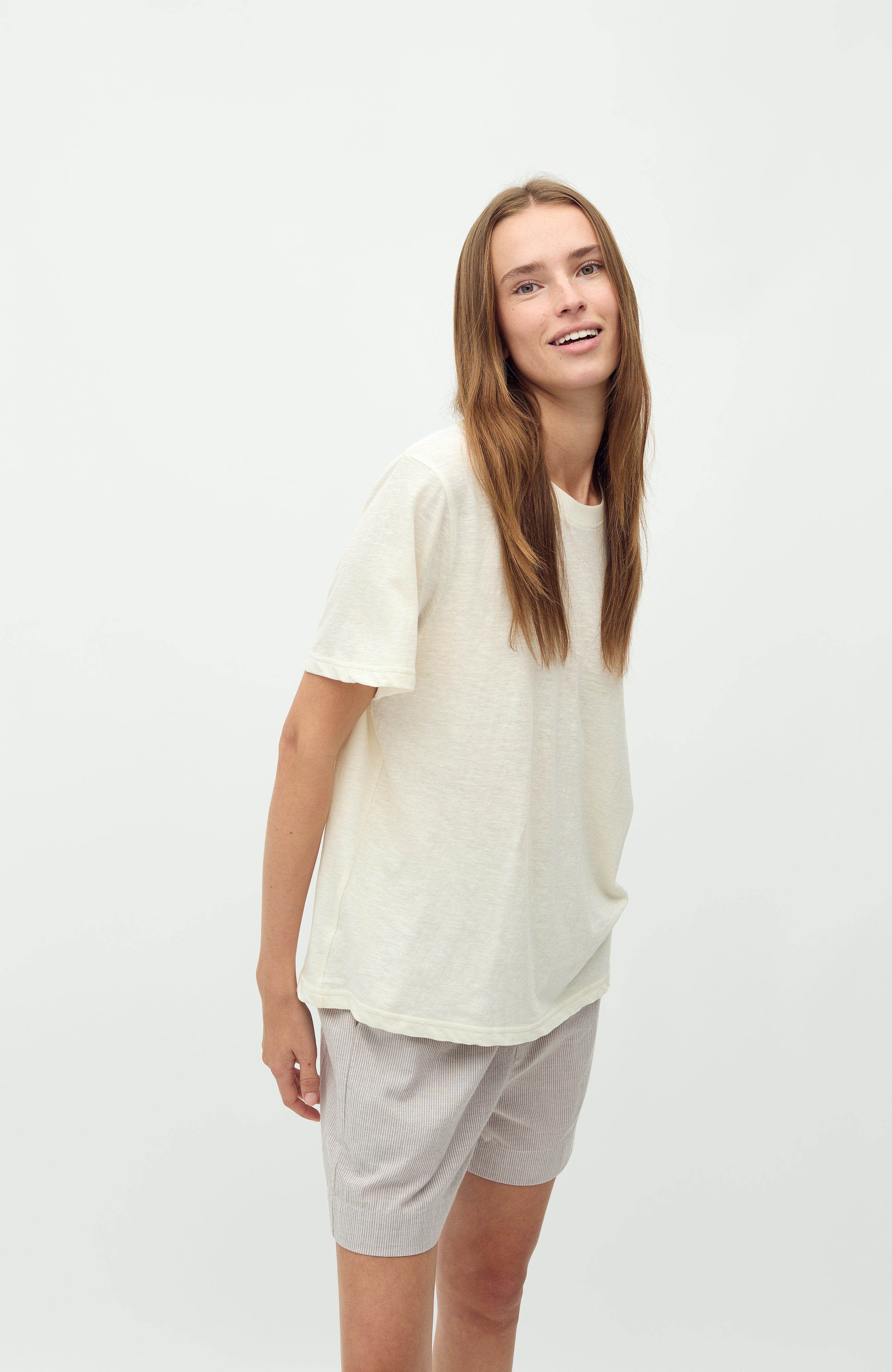 Meris-M_Cinder White Stripe_Model_1