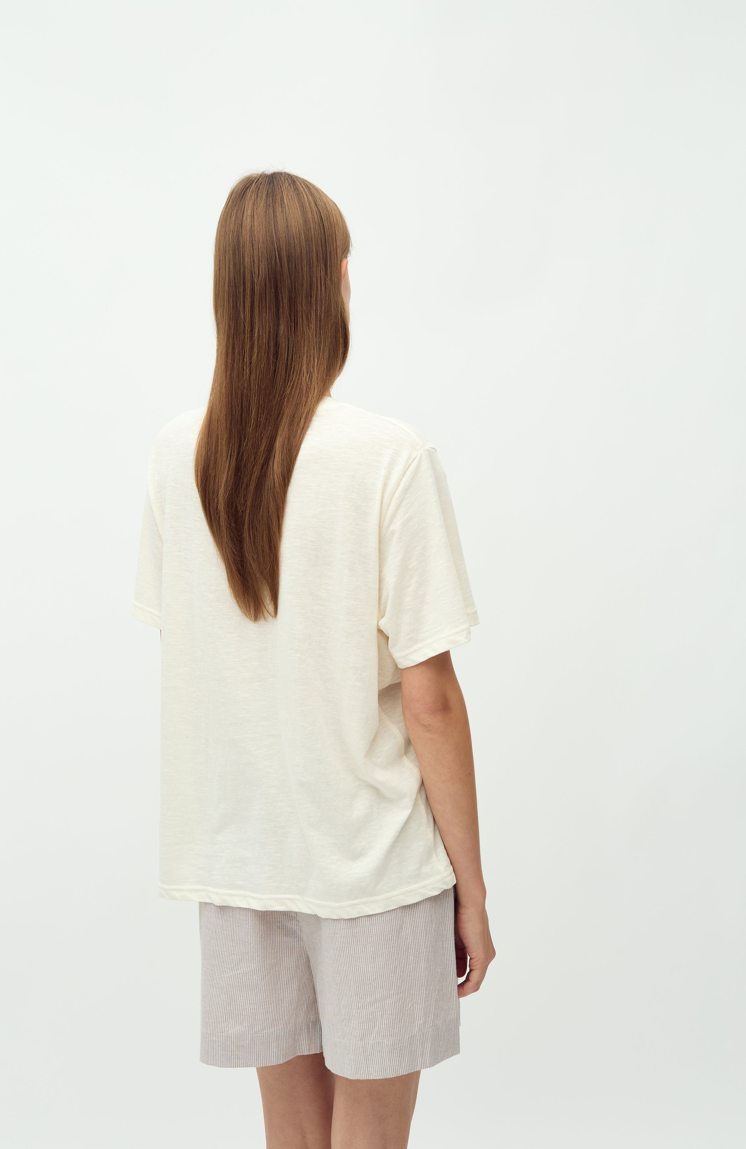 Meris-M_Cinder White Stripe_Model_2