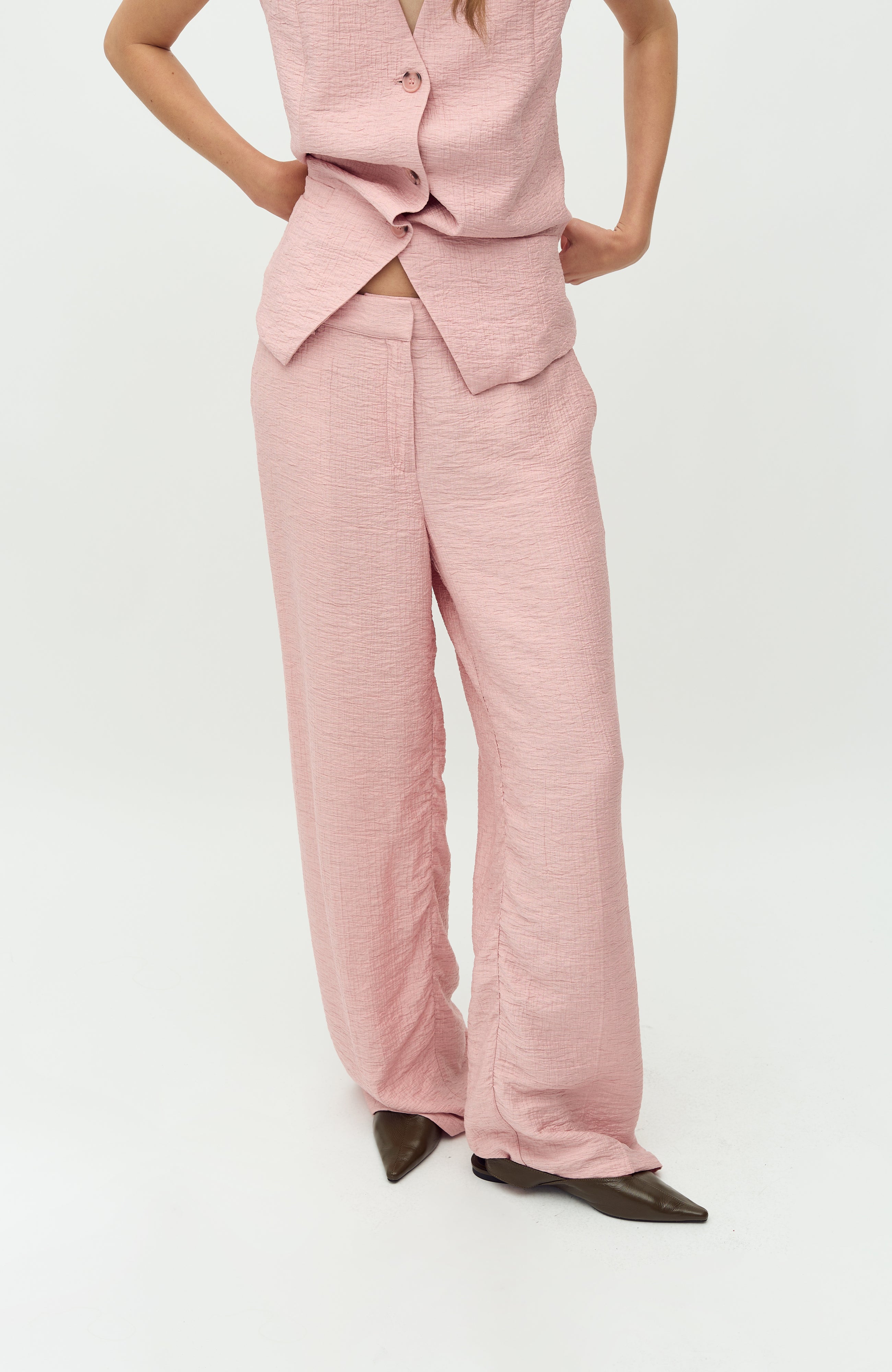 Dagma-M_Pink Melange_Model_2