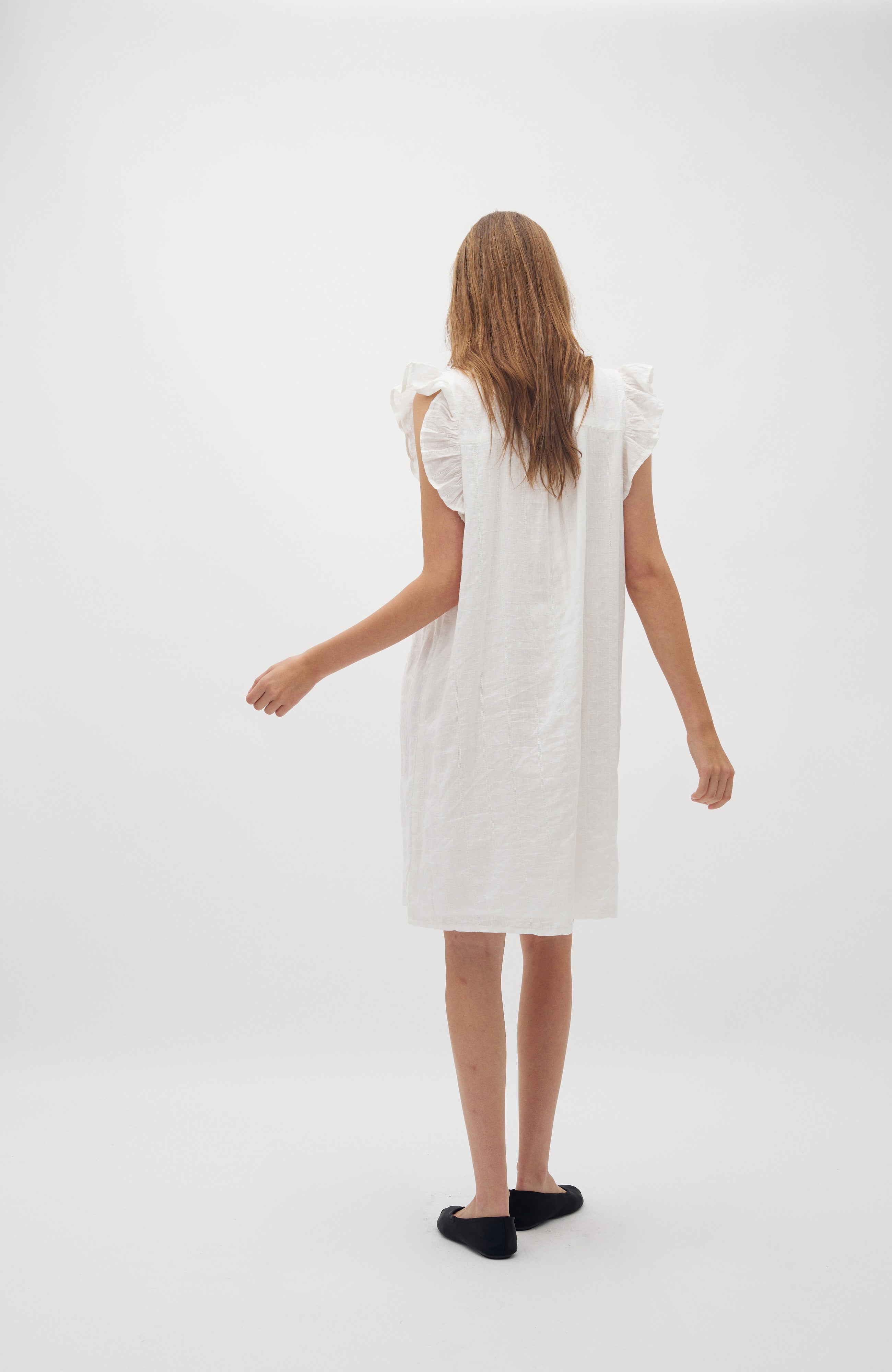 Gemala Long-M_White_Model_3