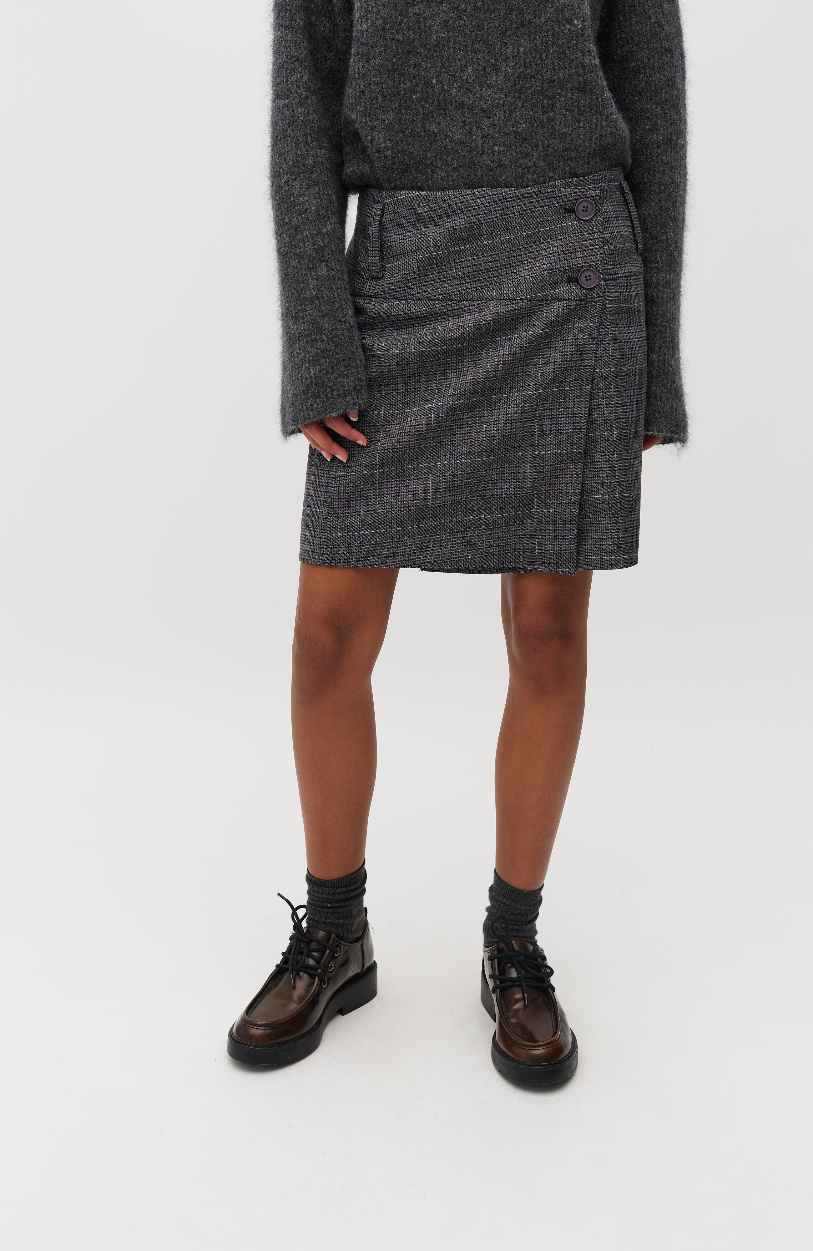 Jeani-M_Grey Check_Model_1