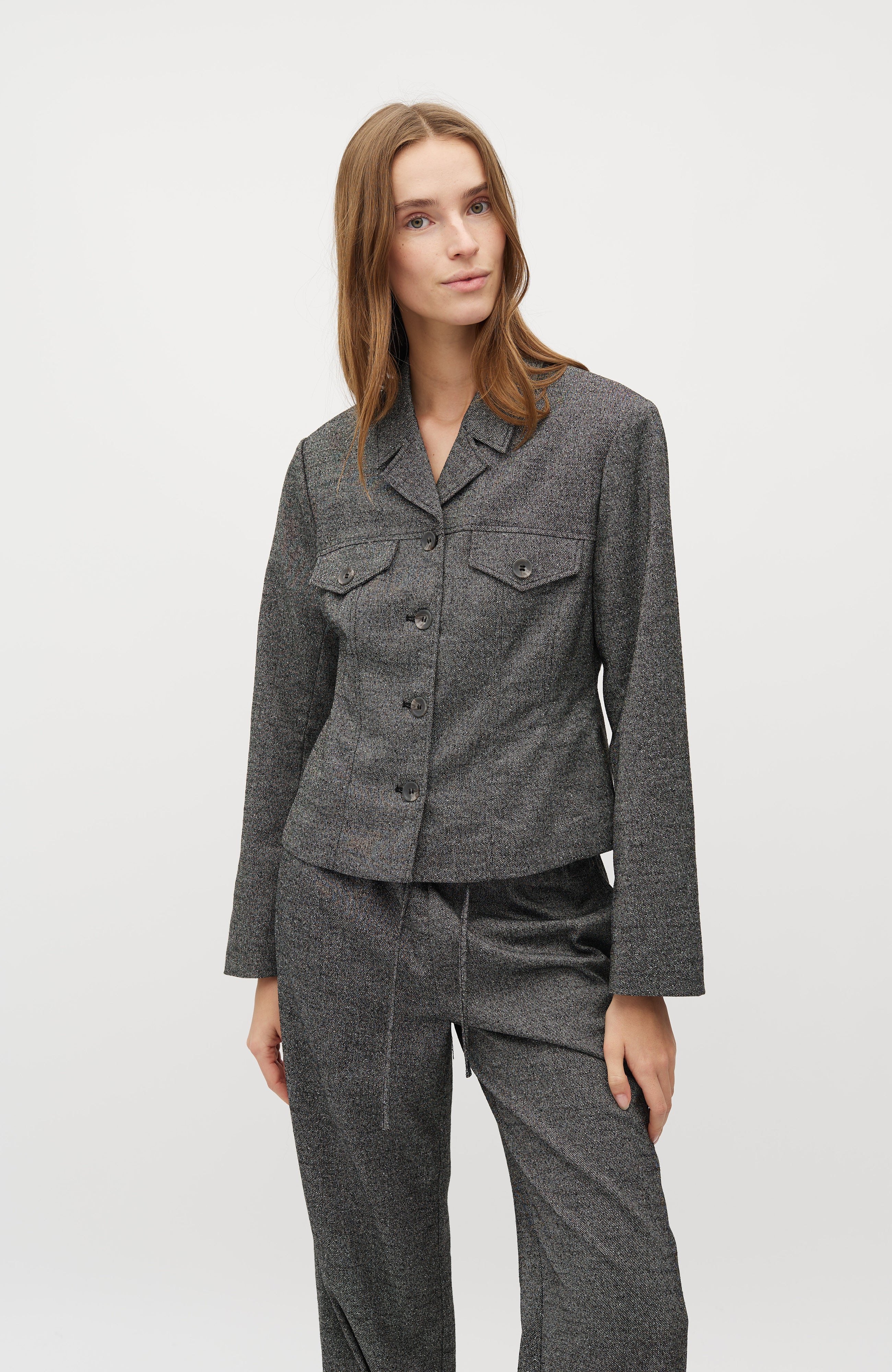 Fergi-M_Charcoal Melange_Model_0