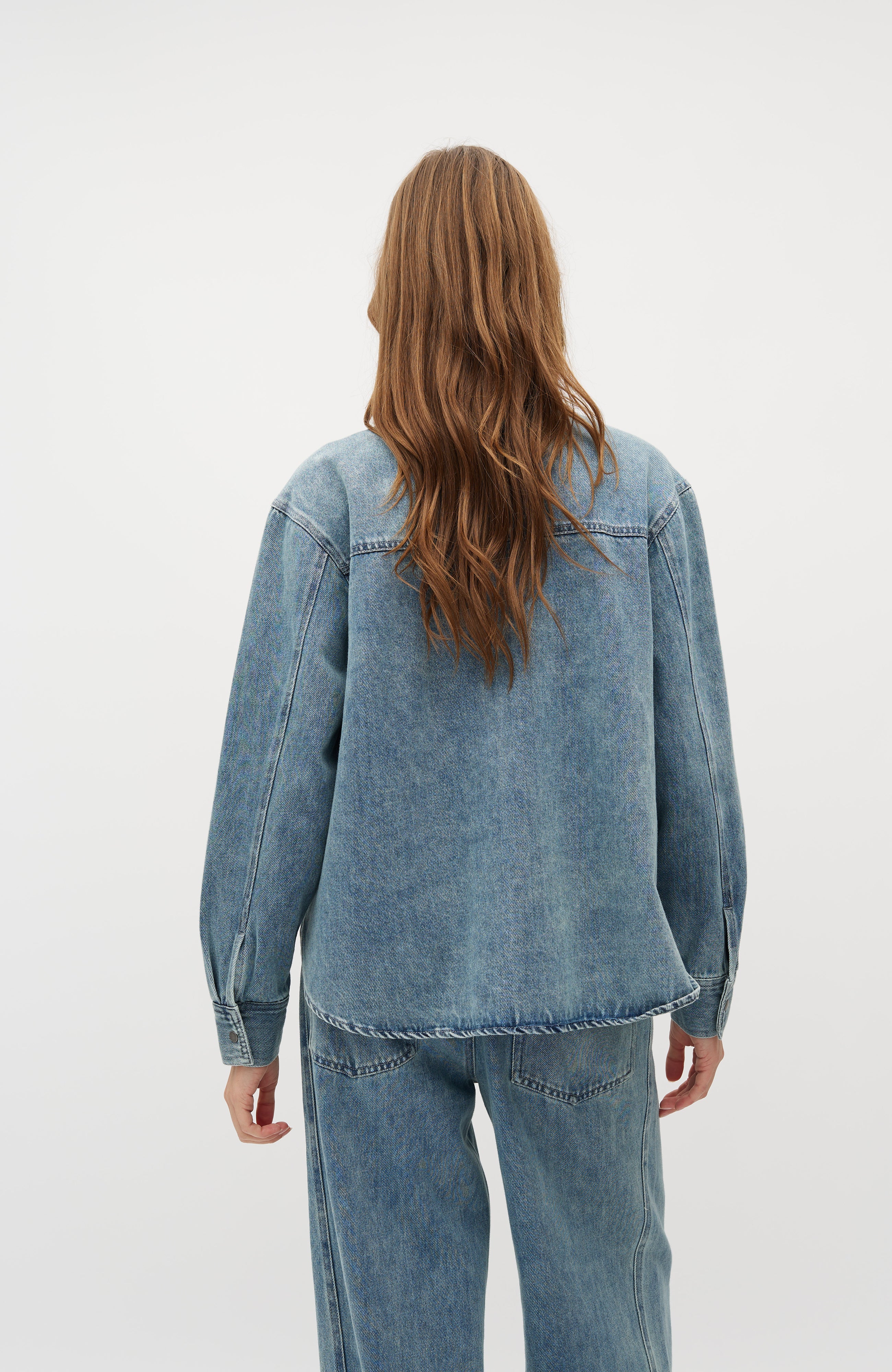 Kikki-M_Blue Soft Wash_Model_2