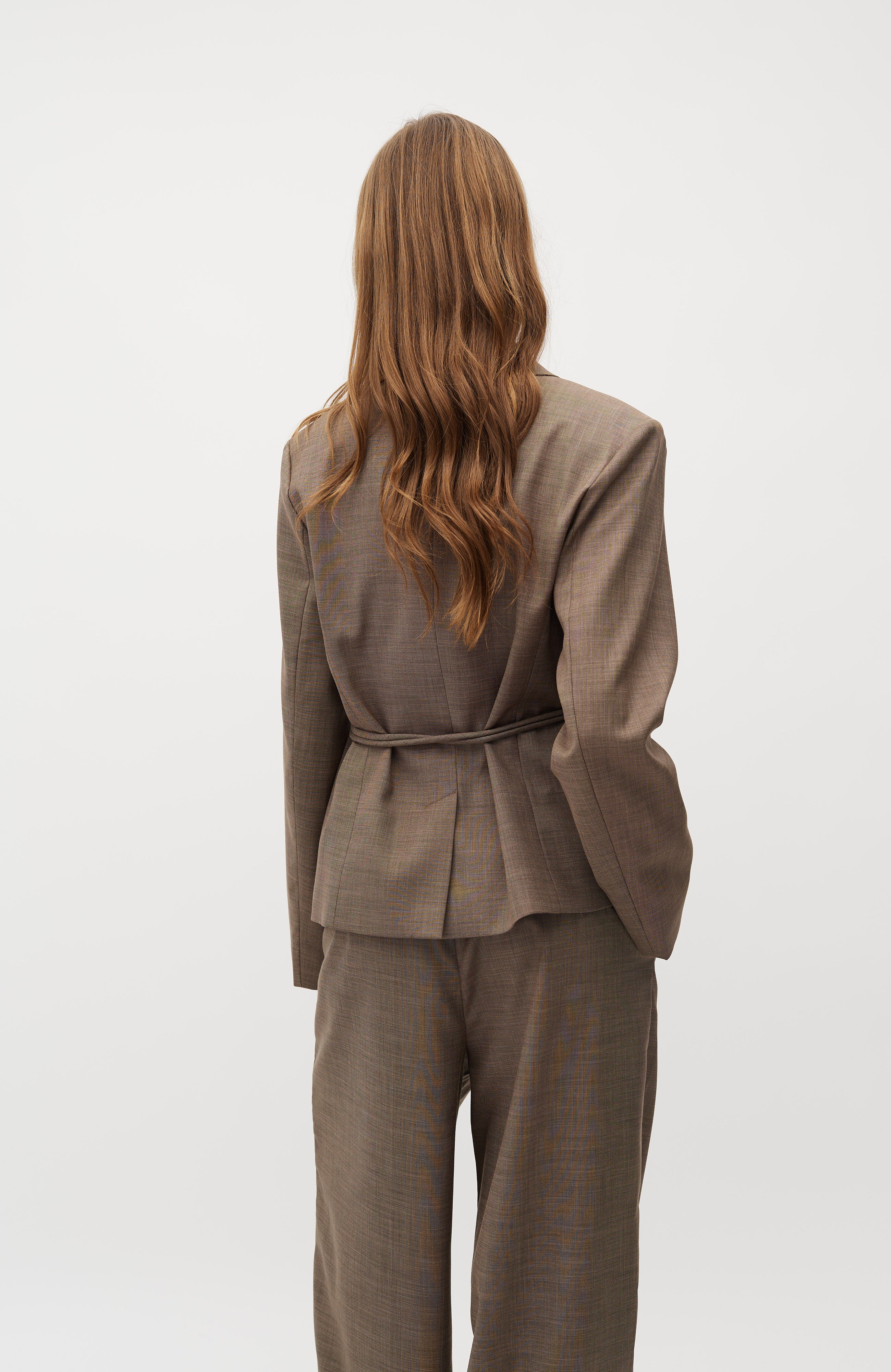 Ivia-M_Chicory Coffee Melange_Model_3