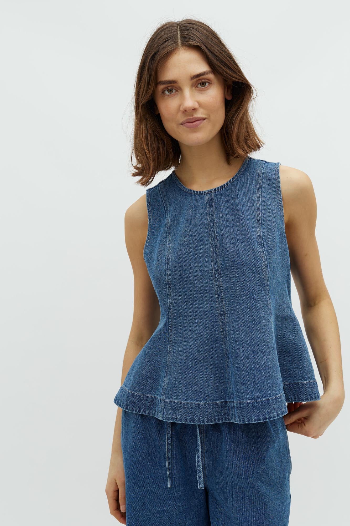 Rihne peplum-G_Midt vintage brushing_Model_4