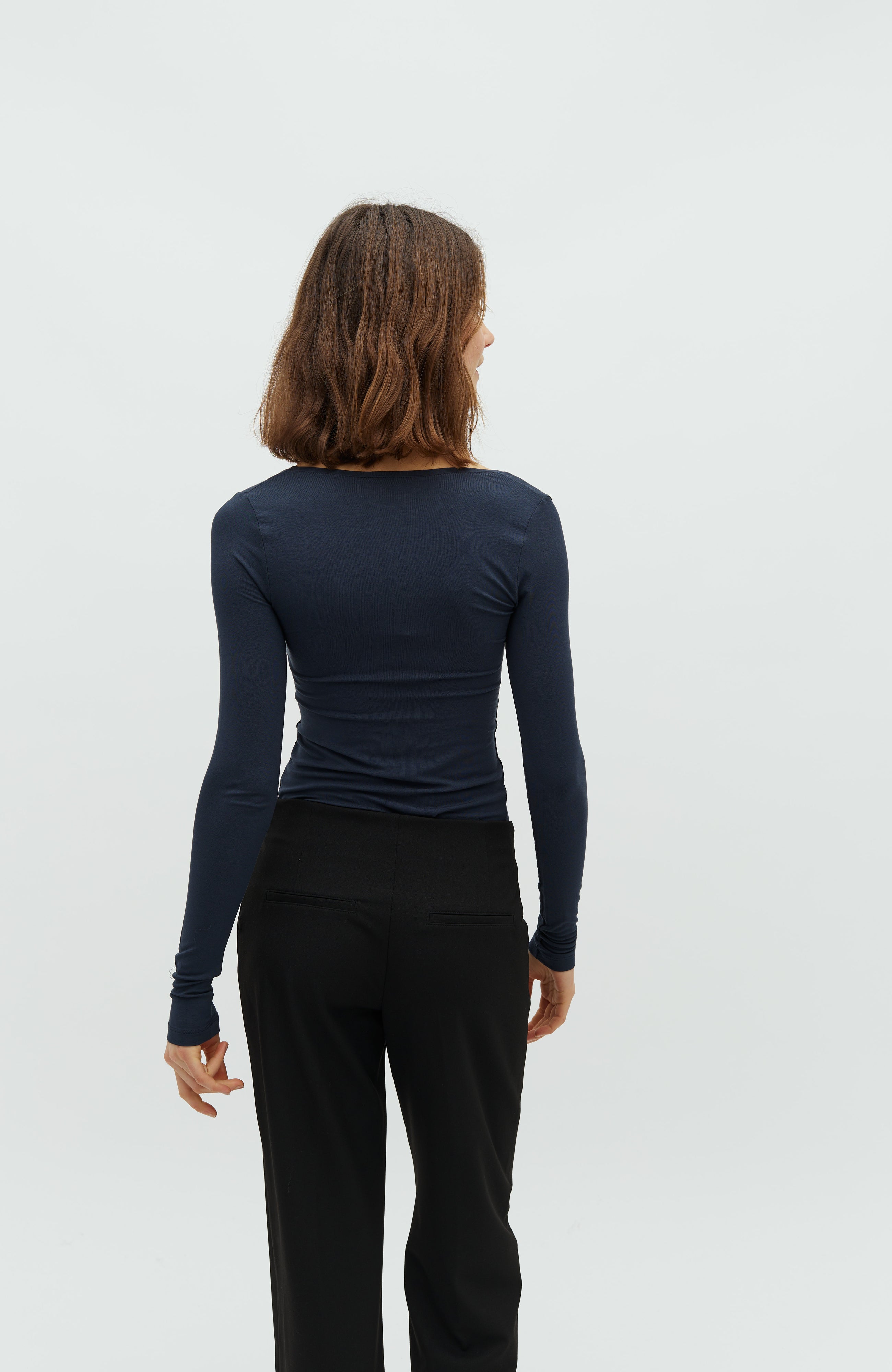 Anna_Navy Blue_Model_2