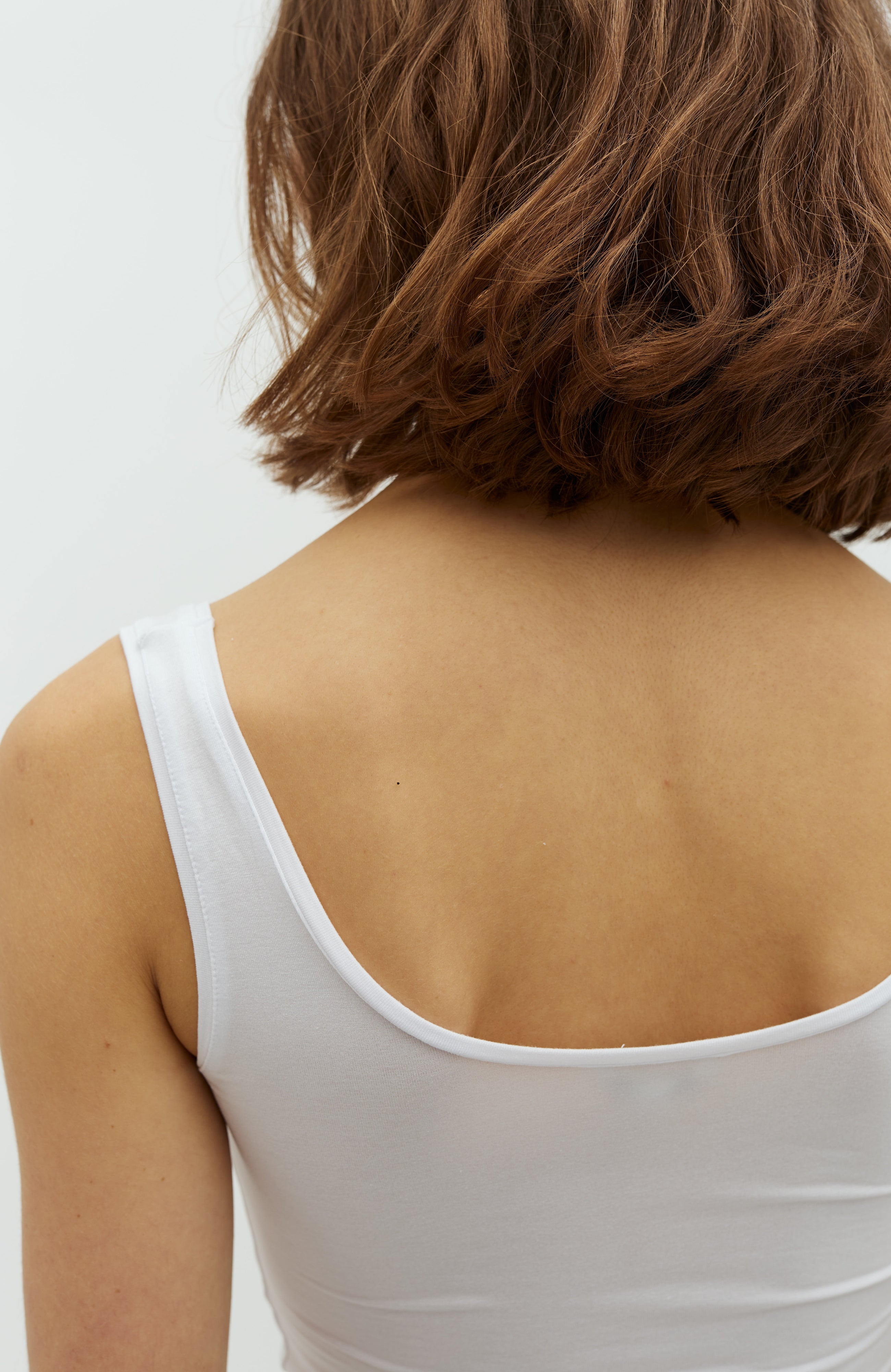 Sina_Optical White_Model_1