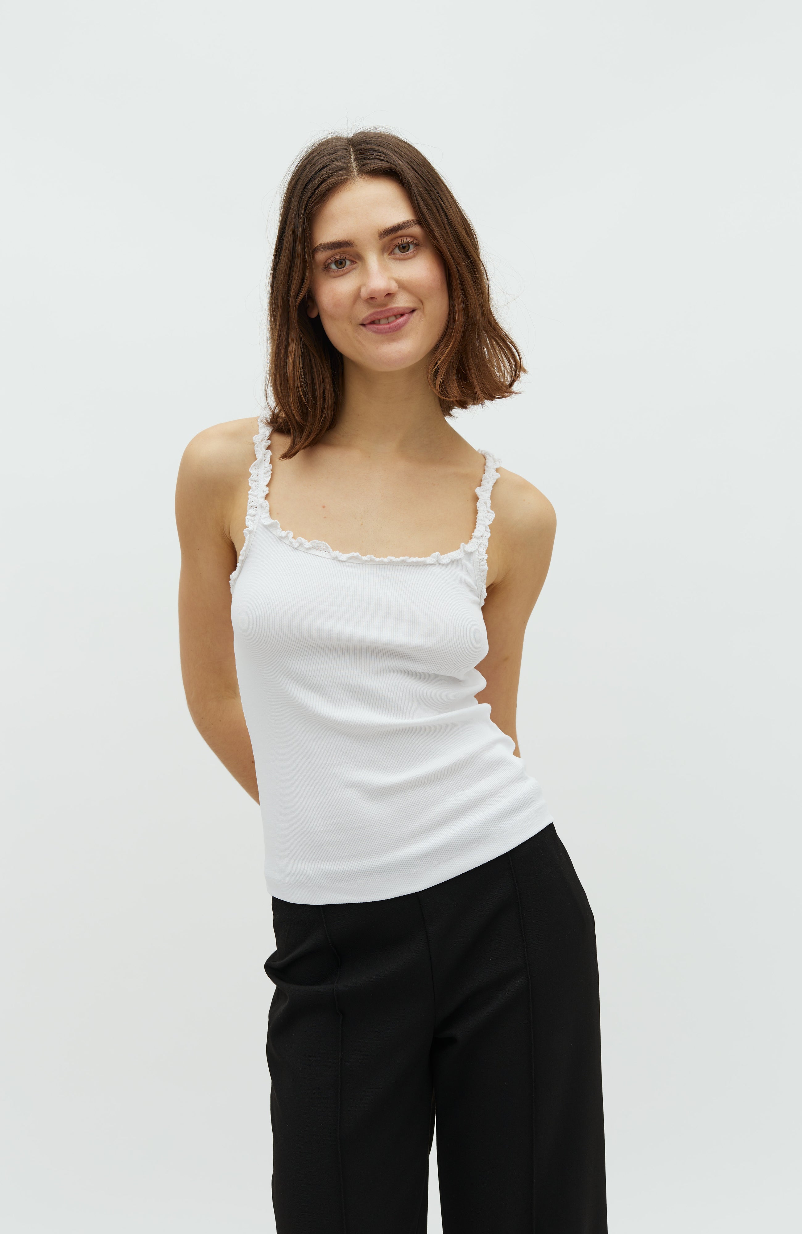 Elinea-M_White_Model_0