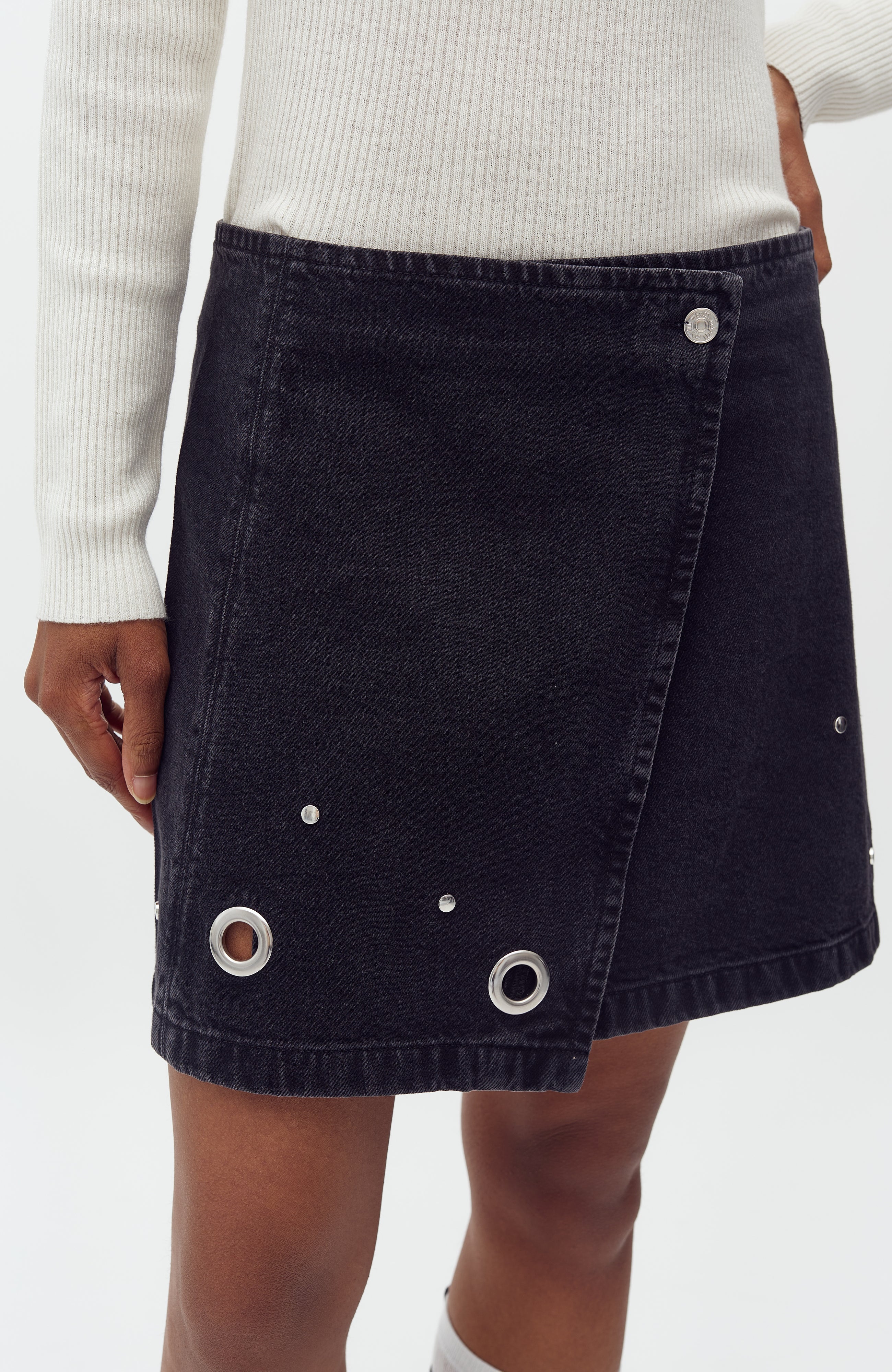 Keyana-M_Black Midnight Wash_Model_2