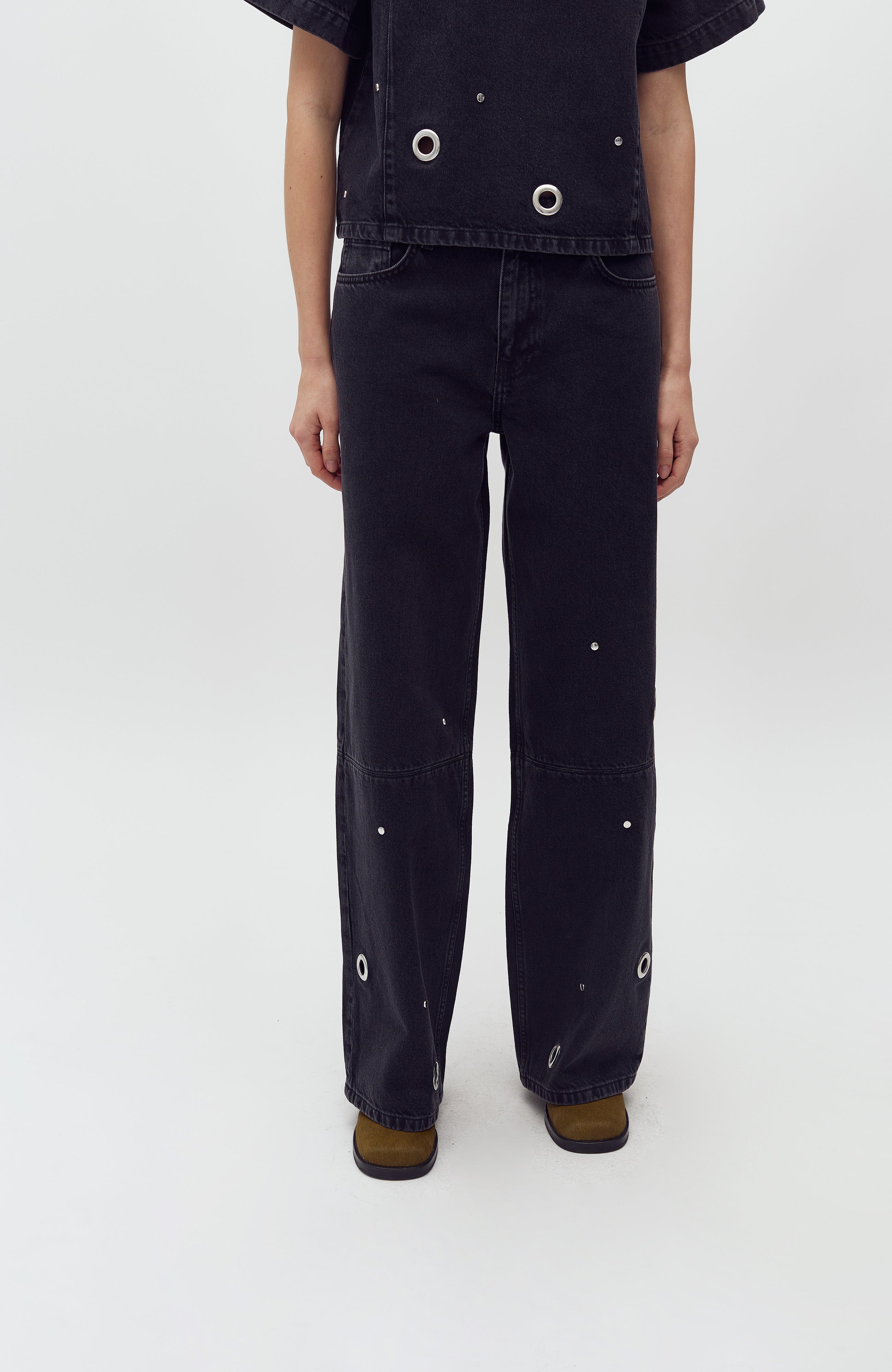 Luxia-M_Black Midnight Wash_Model_1