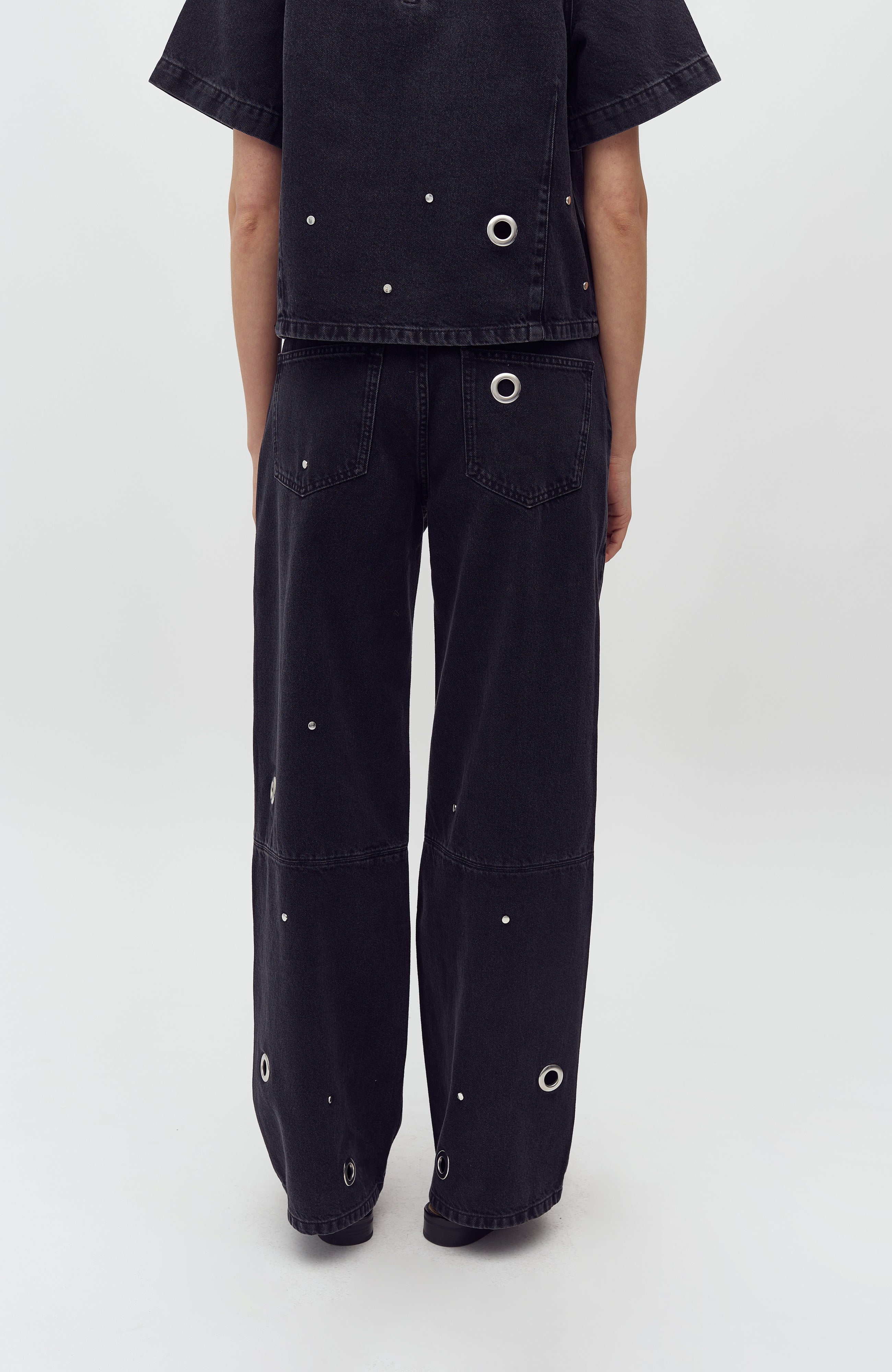 Luxia-M_Black Midnight Wash_Model_2