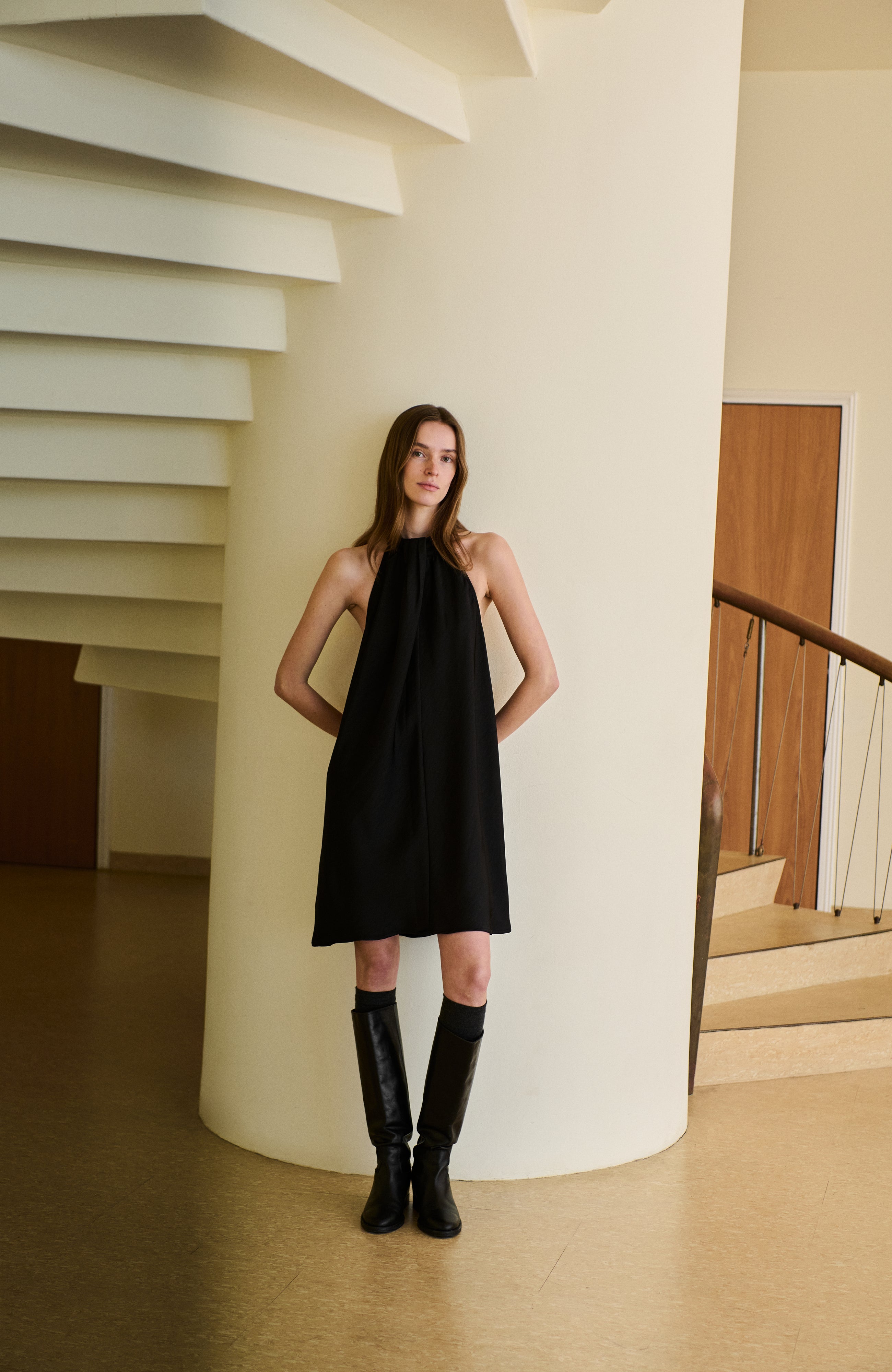 Zuzelia-M_Black_Image_0