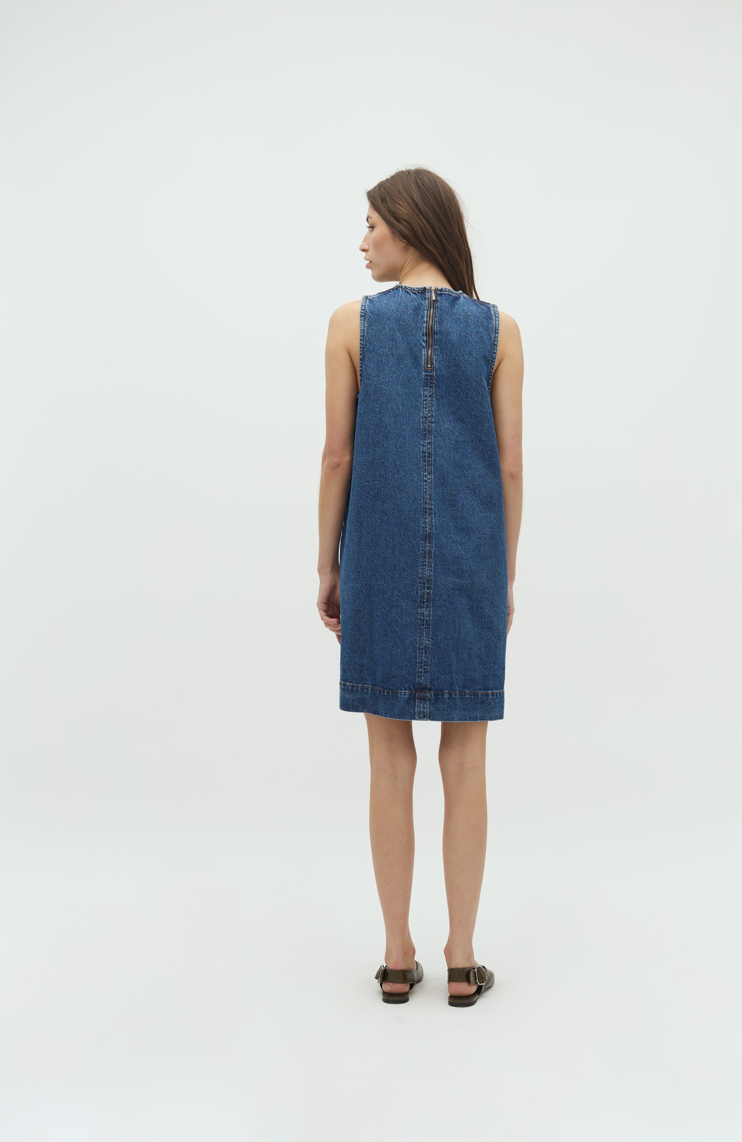 Rhiann-G_Vintage blue Wash_Model_2