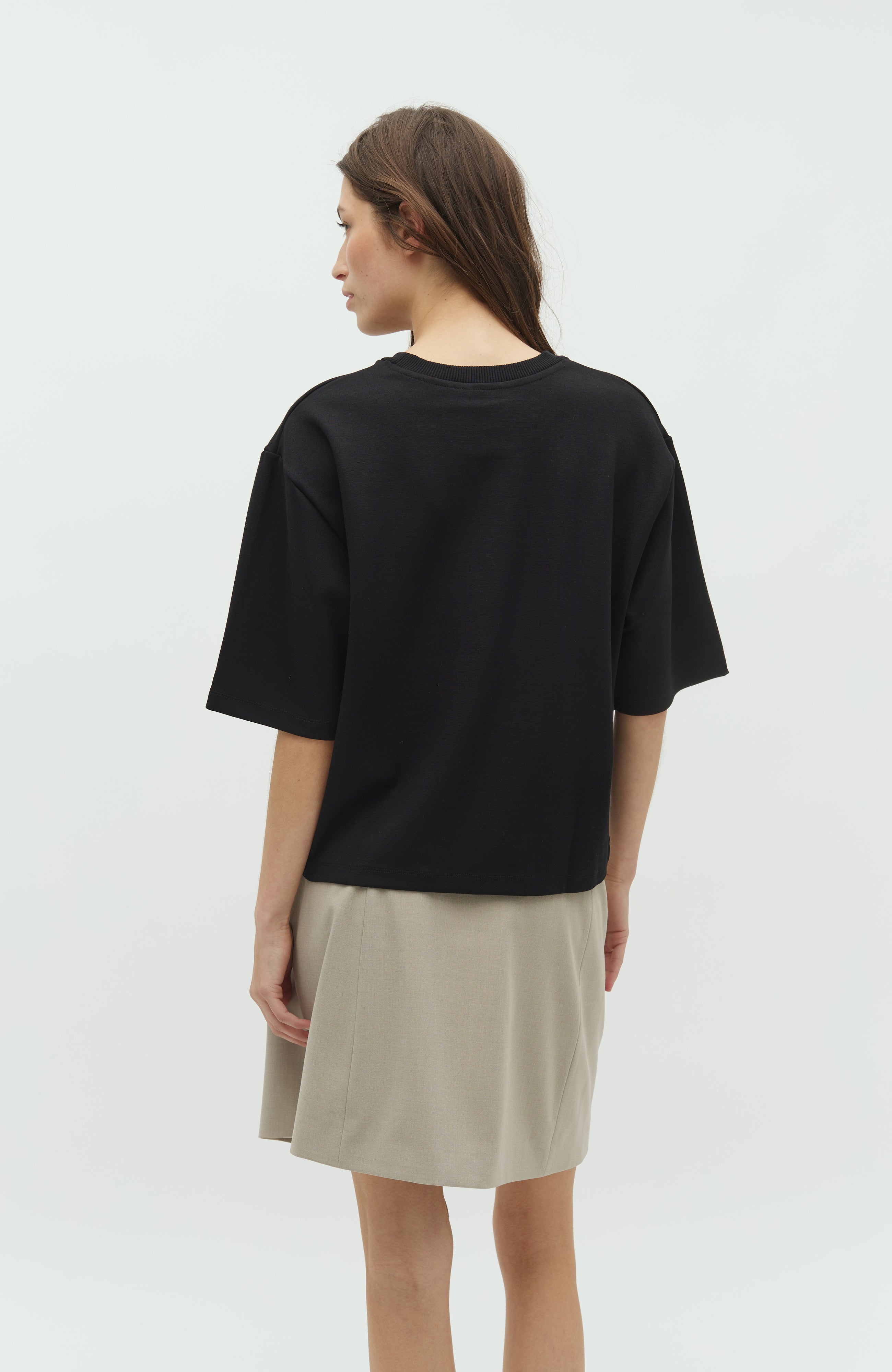 Emrys-M_Black_Model_2