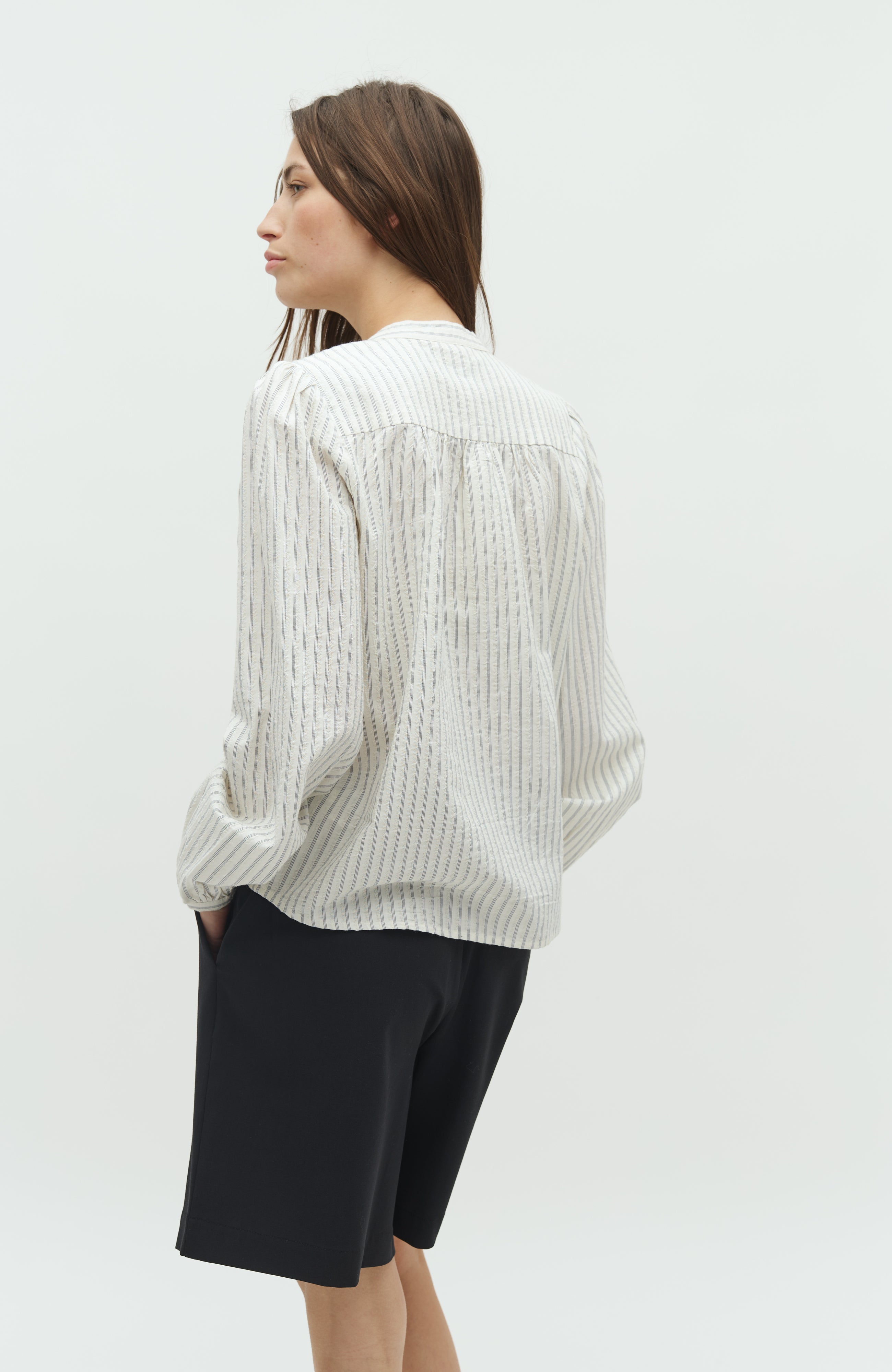 Mathily-M_Light Sugar Blue Stripe_Model_2