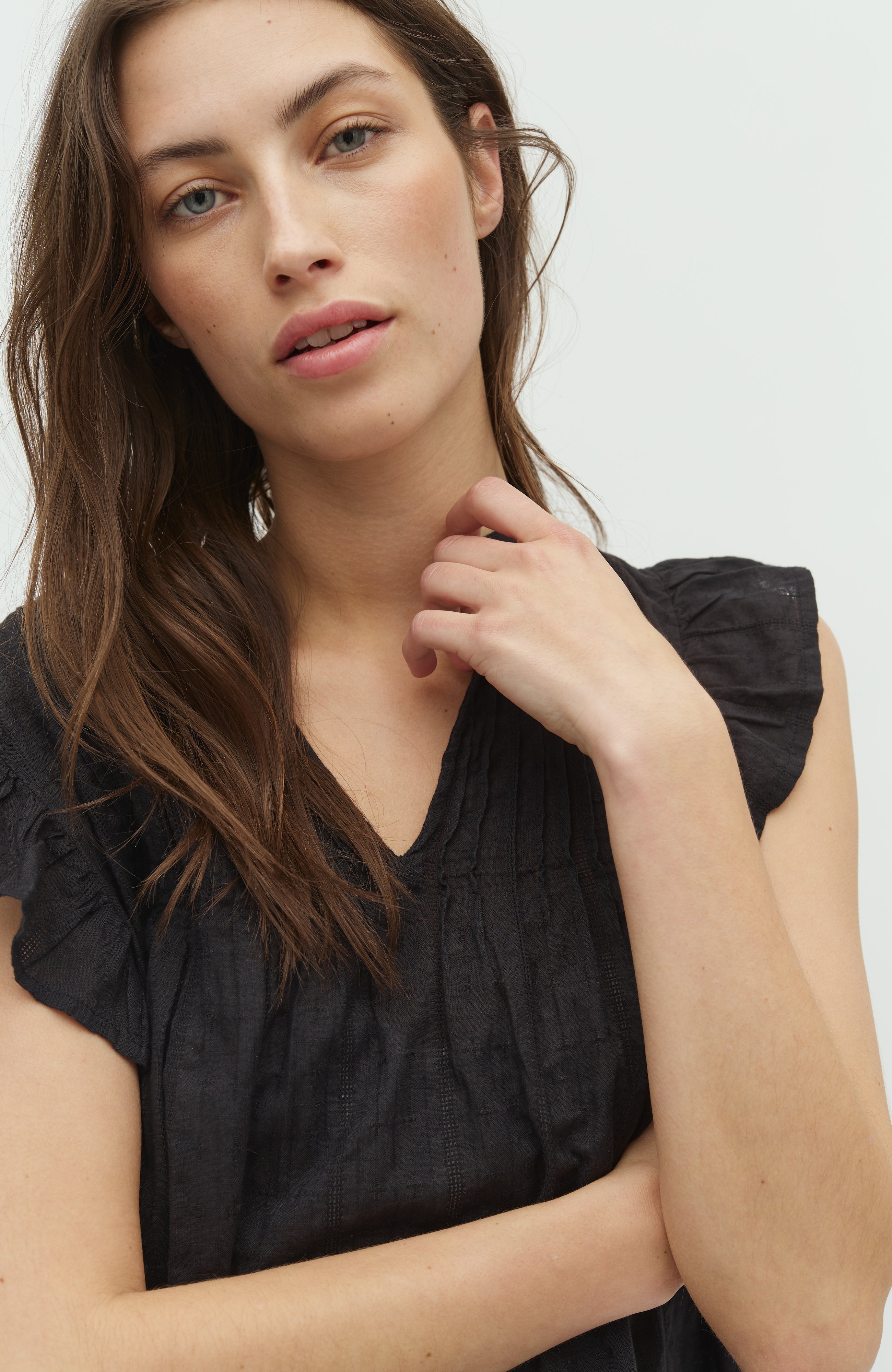 Gemala-M_Black_Model_1