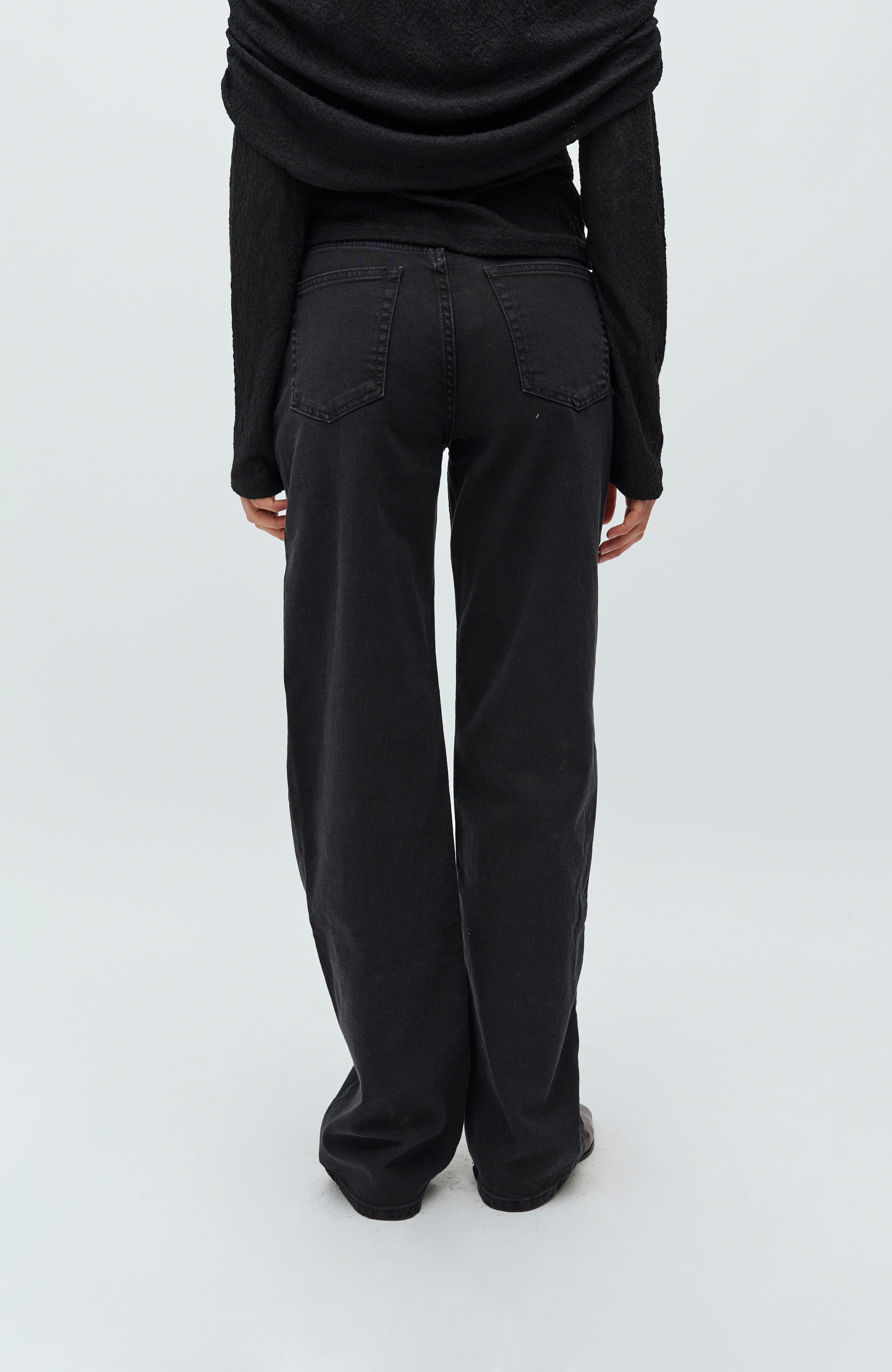 Tamilla-G_Rebel Black_Model_2