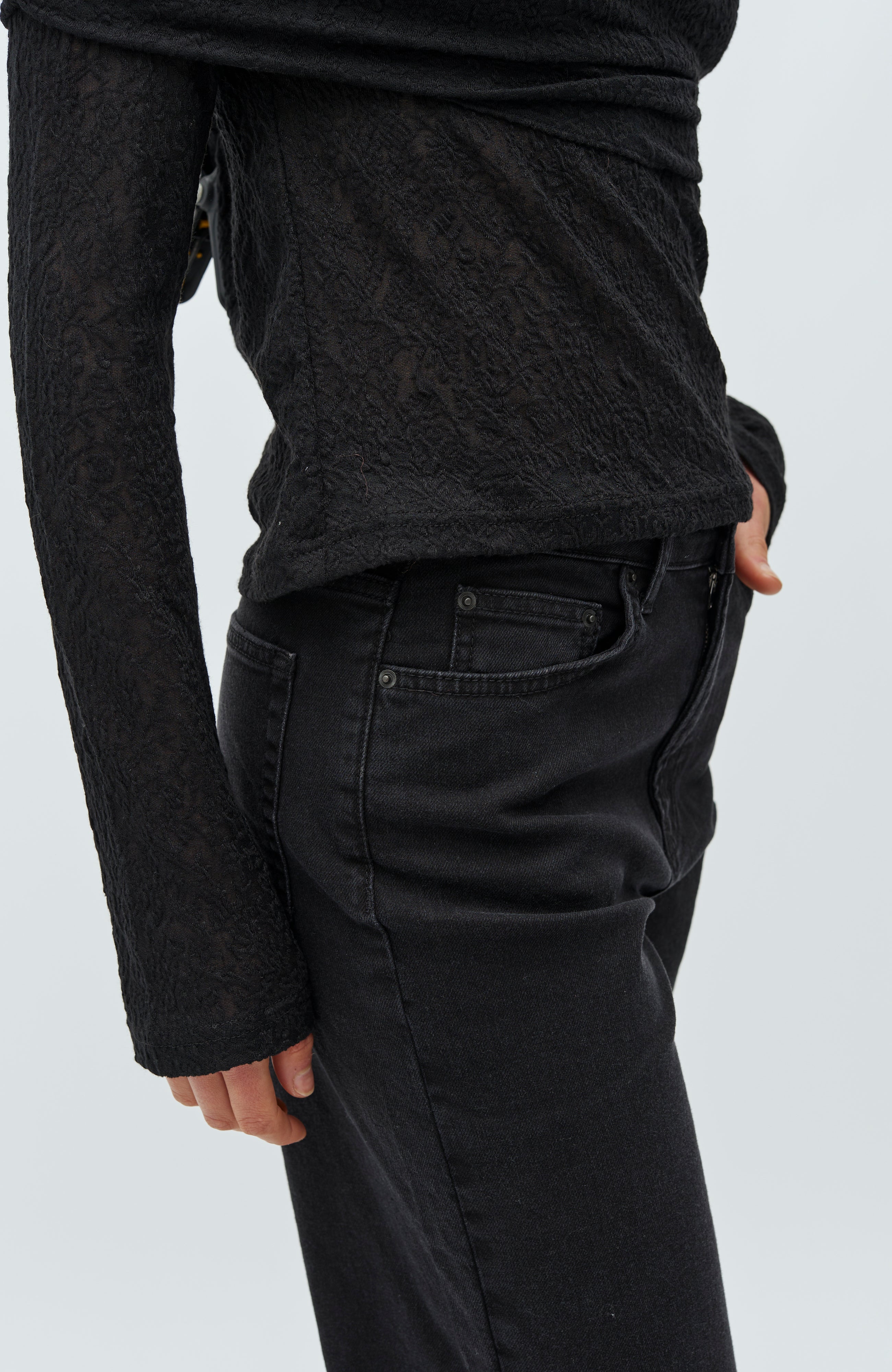 Tamilla-G_Rebel Black_Model_1