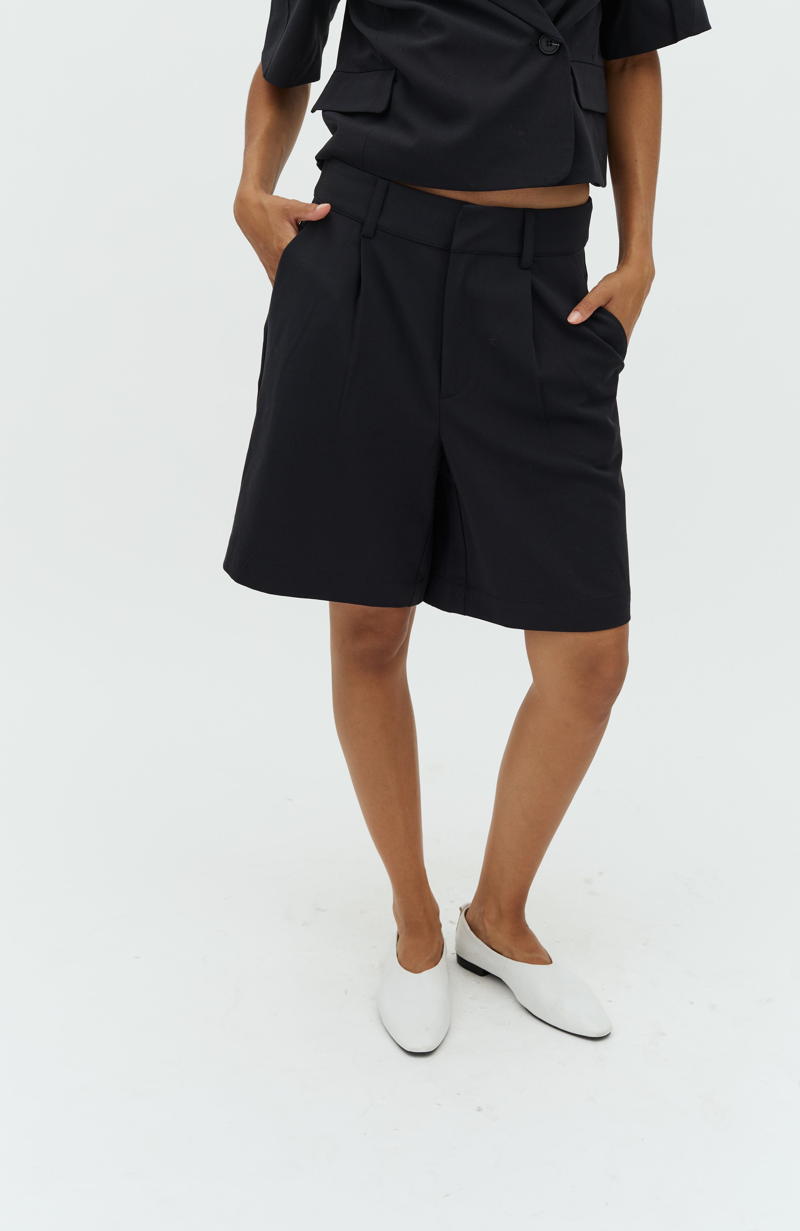 Guri-M_Black_Model_1