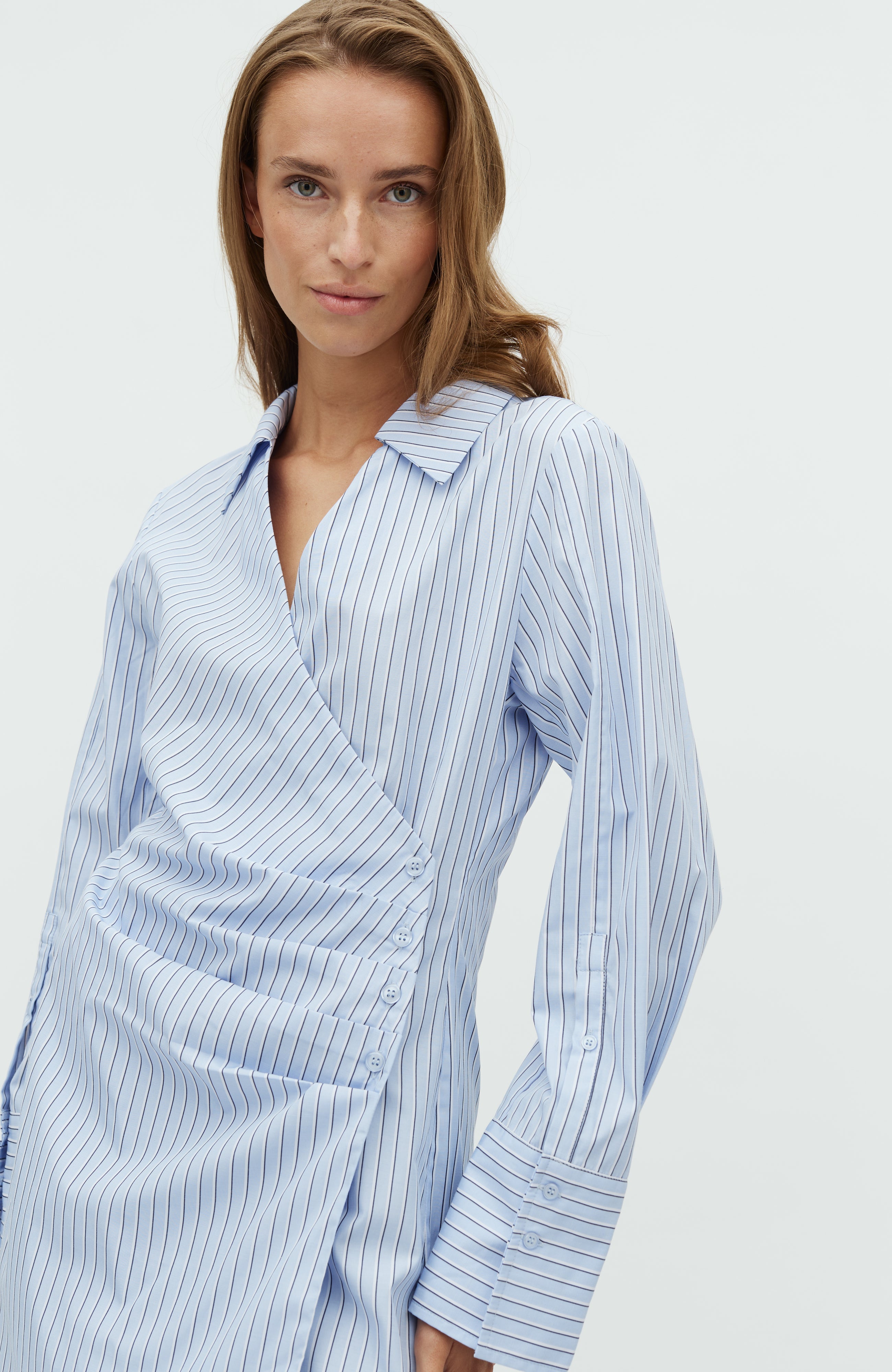 Saffira-M_Blue Navy Stripe_Model_1