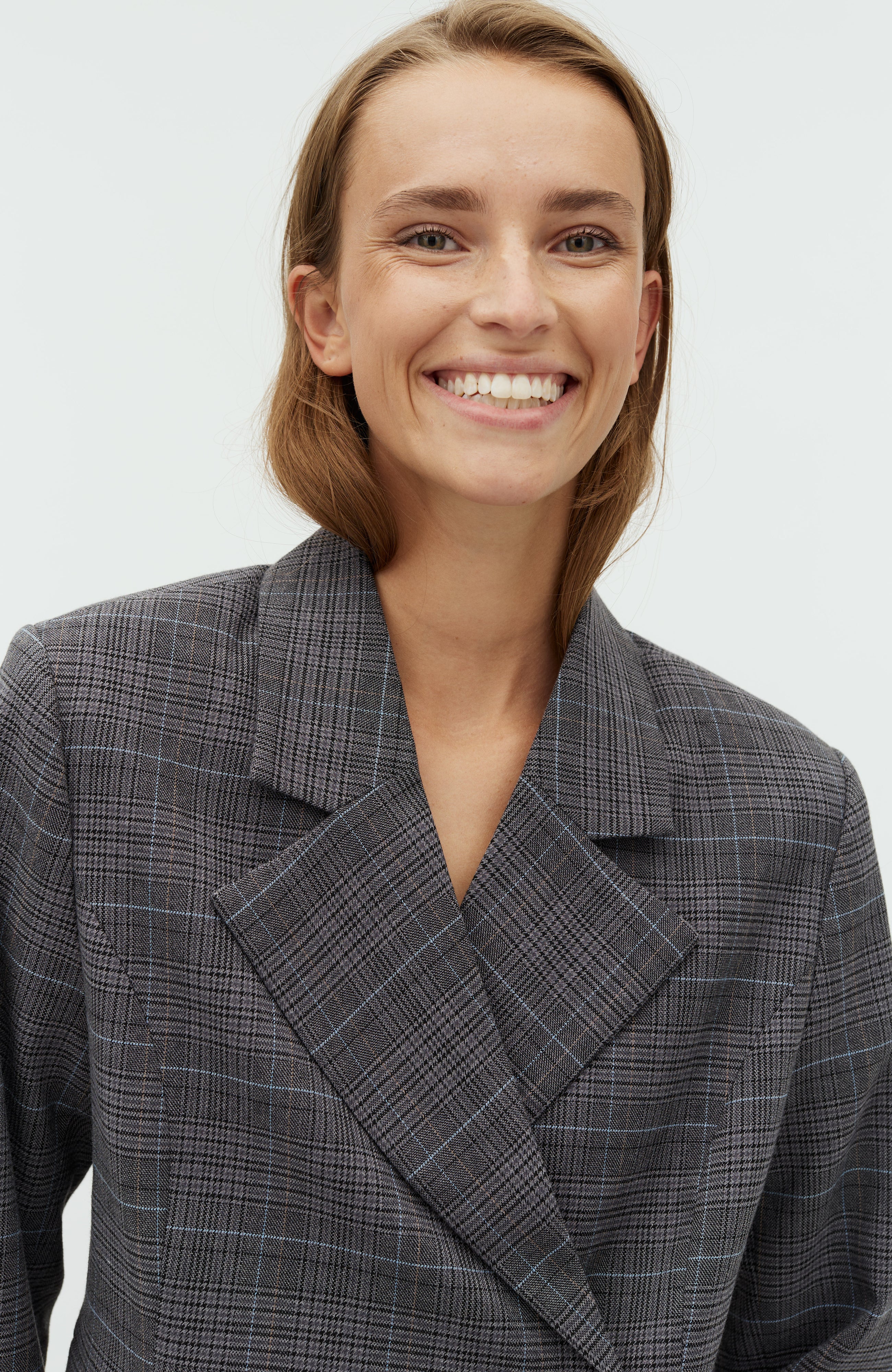 Iva-M_Grey Check_Model_1