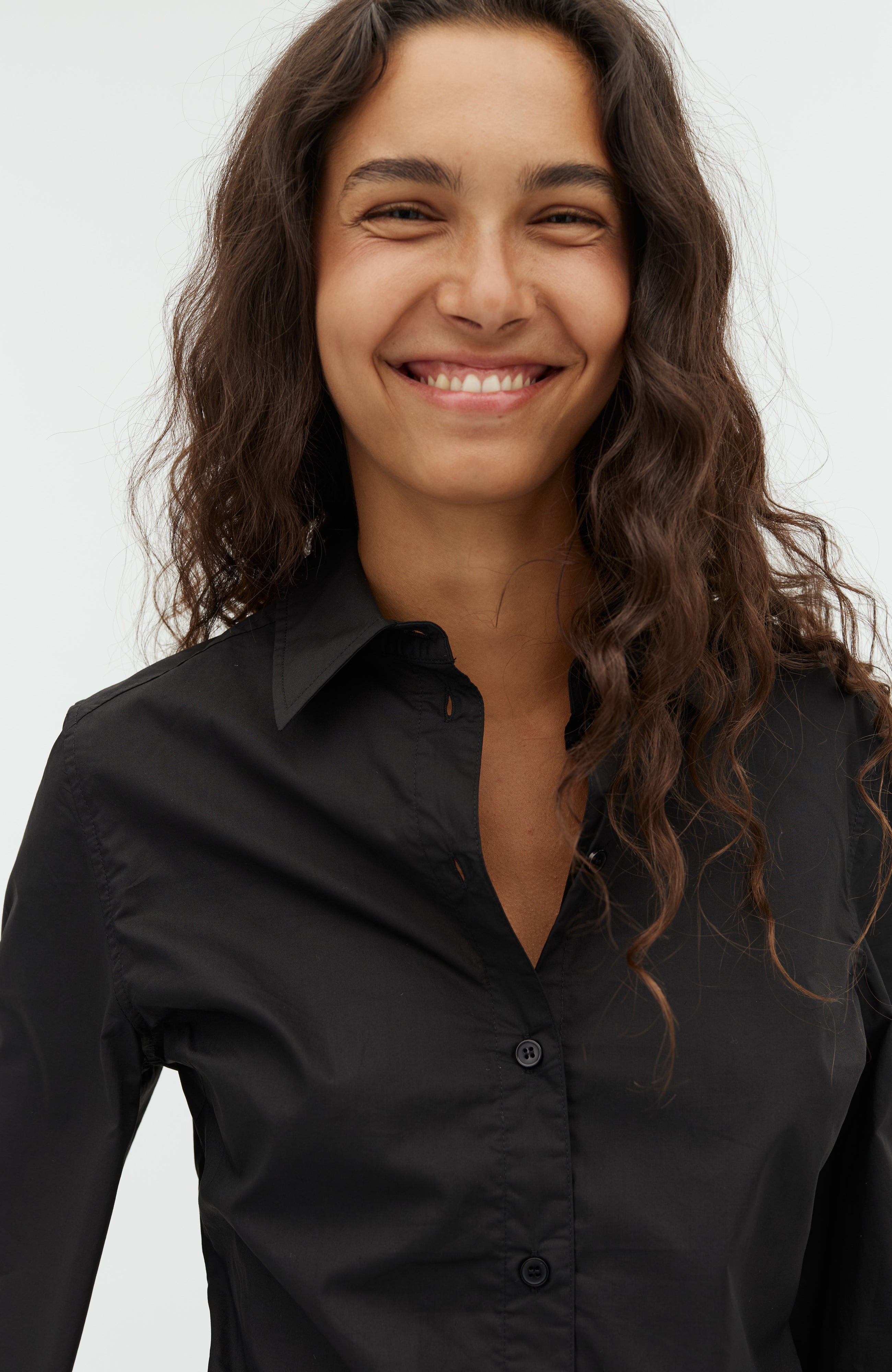 Kaloni-M_Black_Model_1