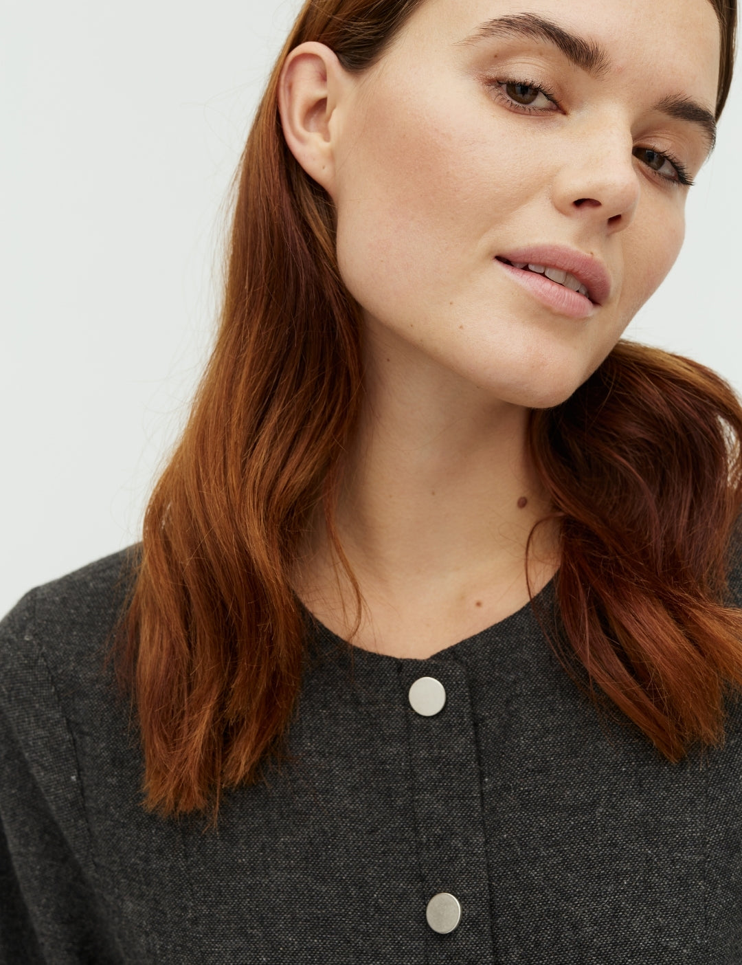 Baomin-M_Dark Grey Pepper_Model_1