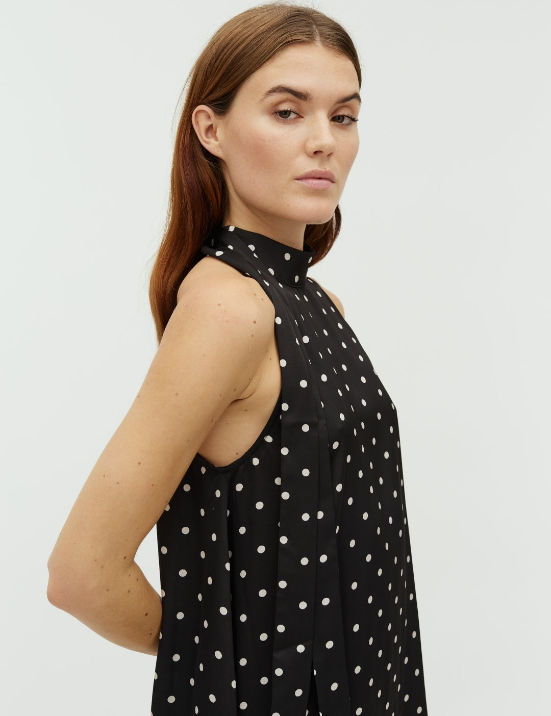 Paletta-M_Black Sugar Dots_Model_2
