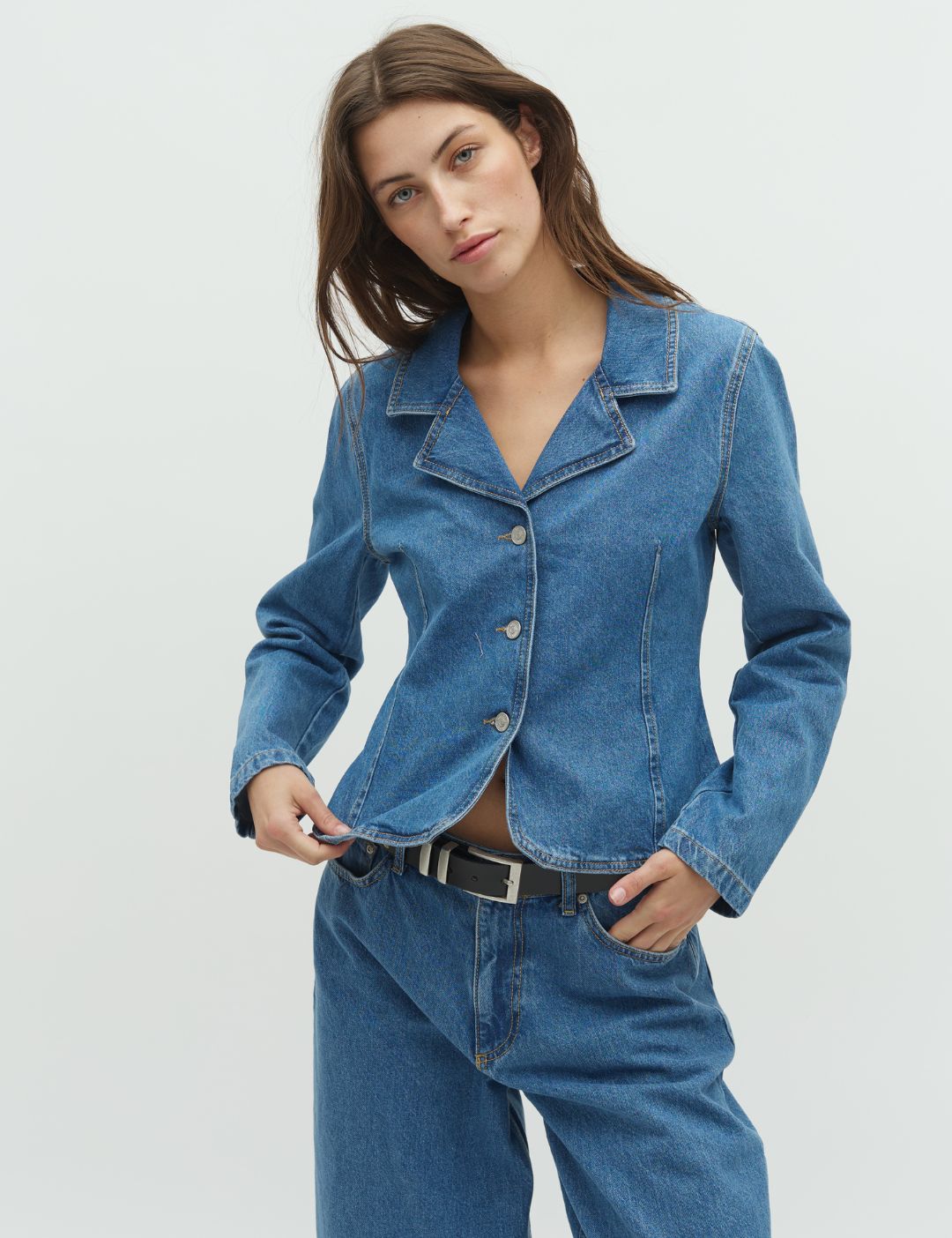 Niola-M_Spring Blue_Model_0