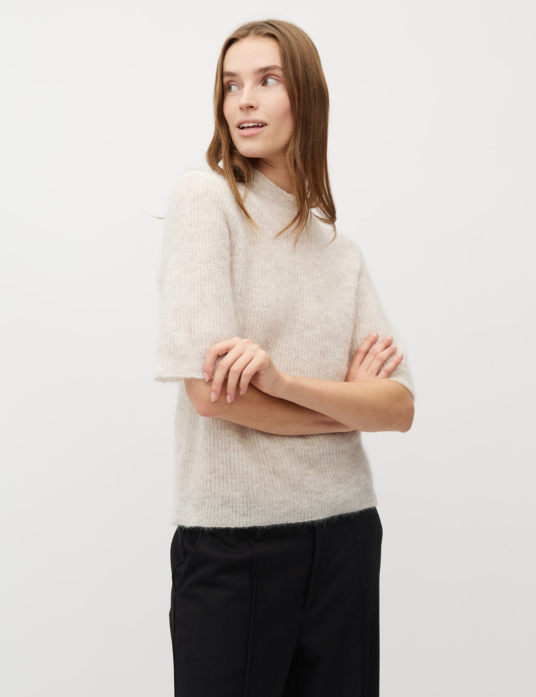 Clara Crew-M_Oat Melange_Model_0