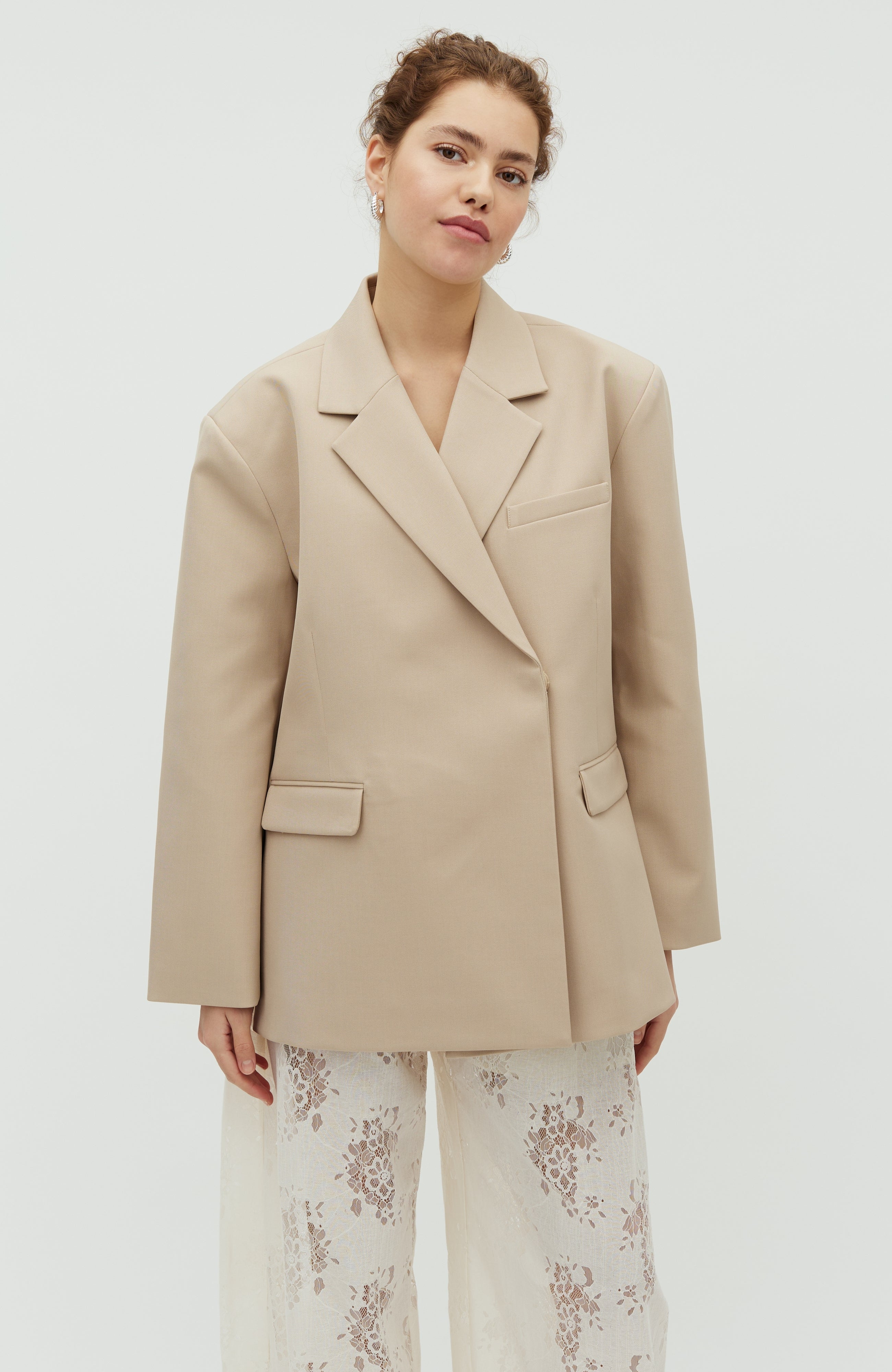 Amariella-M_Light Sand Melange_Model_1