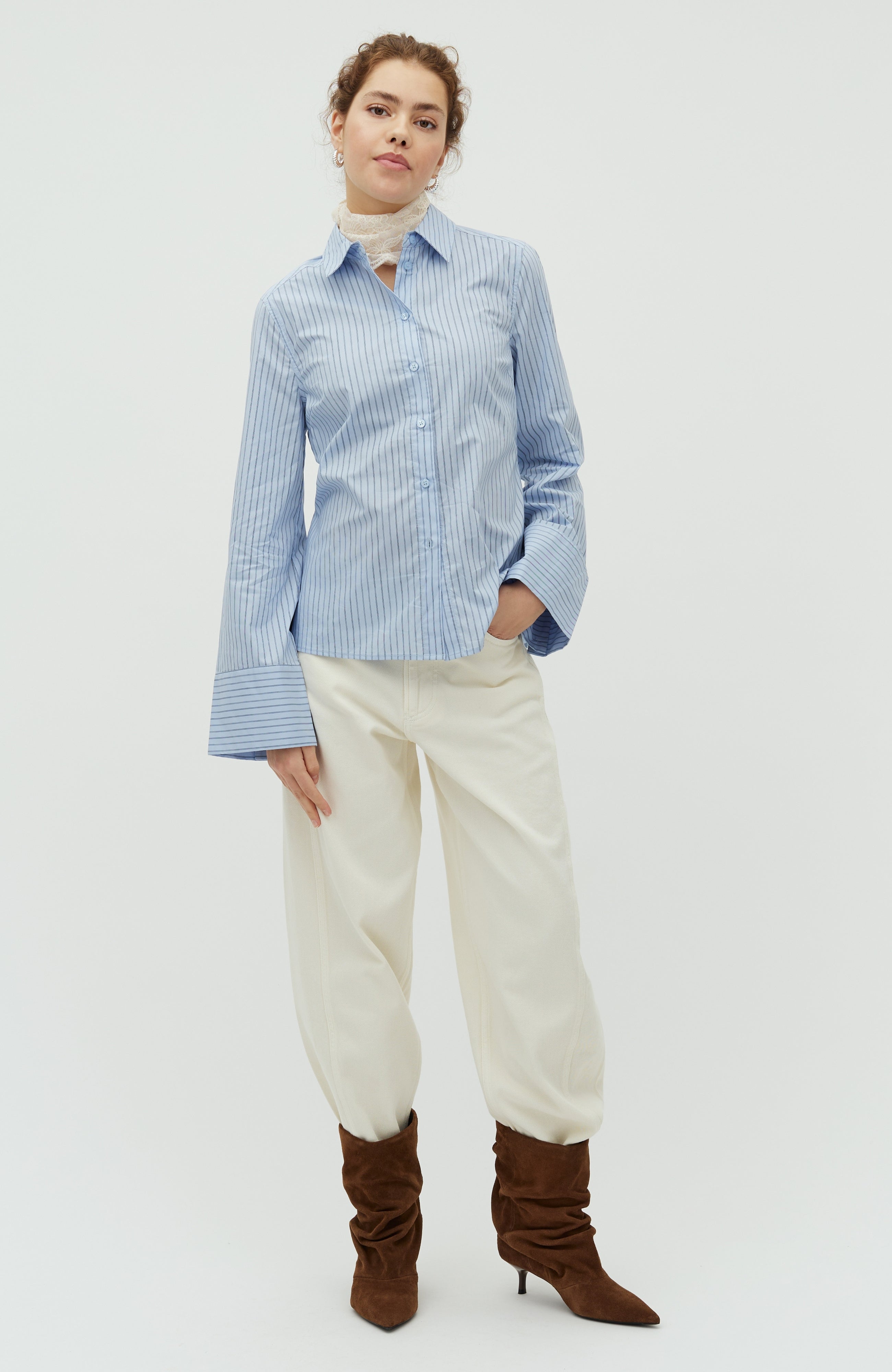 Kaloni-M_Blue Navy Stripe_Model_3