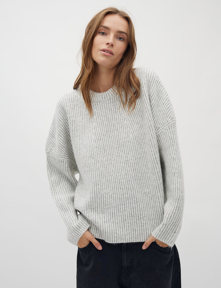 Gillian Contrast-M_Light Grey Mix_Model_0
