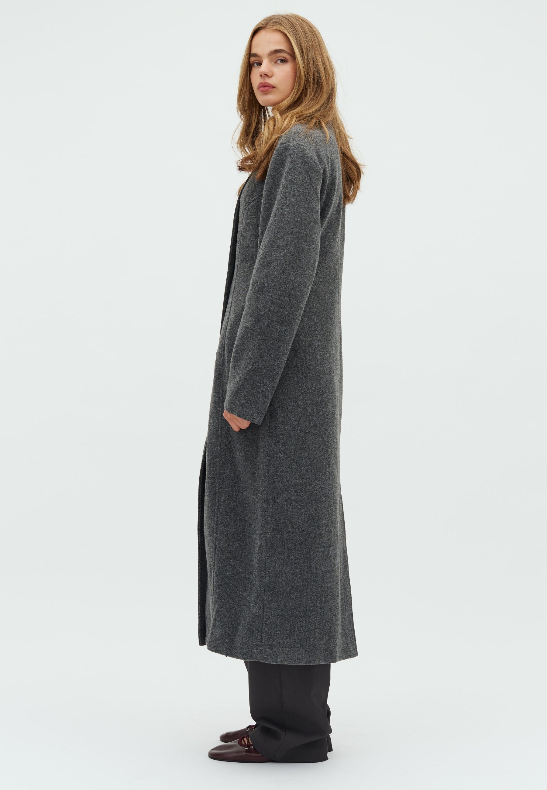 Veruna-F_Dark grey melange_Model_2