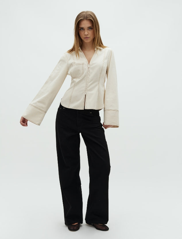 Annalia-F_Ecru_Model_1