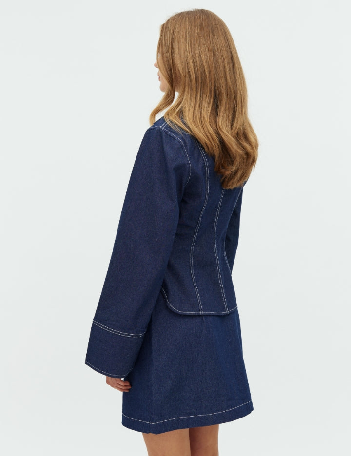 Annalia-F_Dark blue_Model_1