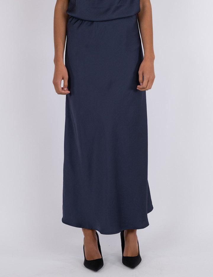 159588 Vicky Heavy Sateen Skirt_Midnight Blue_Model_1